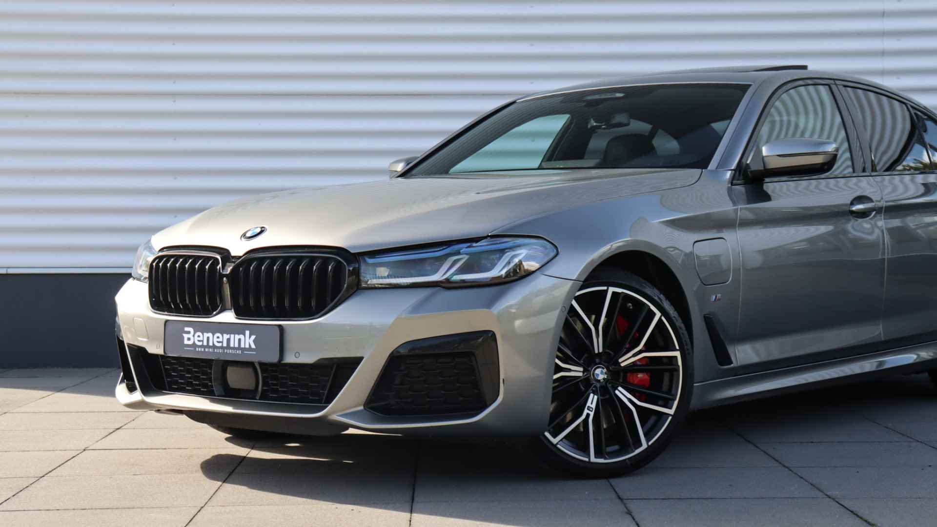 BMW 5 Serie 545e xDrive M-Sport | Harman/Kardon | Schuifdak | Head-up | Soft-Close | Laserlight | Trekhaak - 17/34