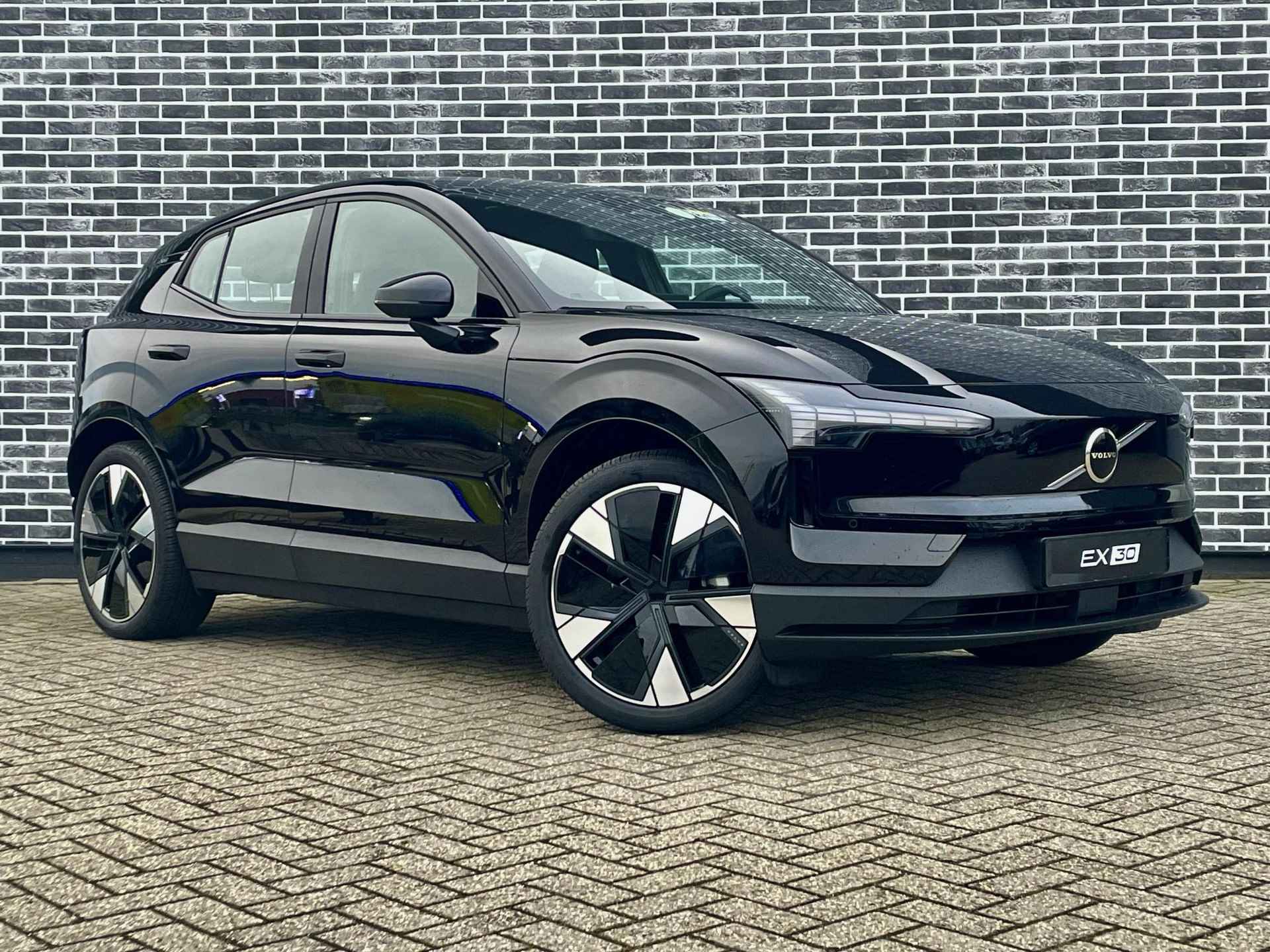 Volvo EX30 Single Motor Extended Range Plus 69 kWh | 20" lichtmetaal velgen | extra getint glas | Harman Kardon audio | Stoel en stuurverwarming - 6/9