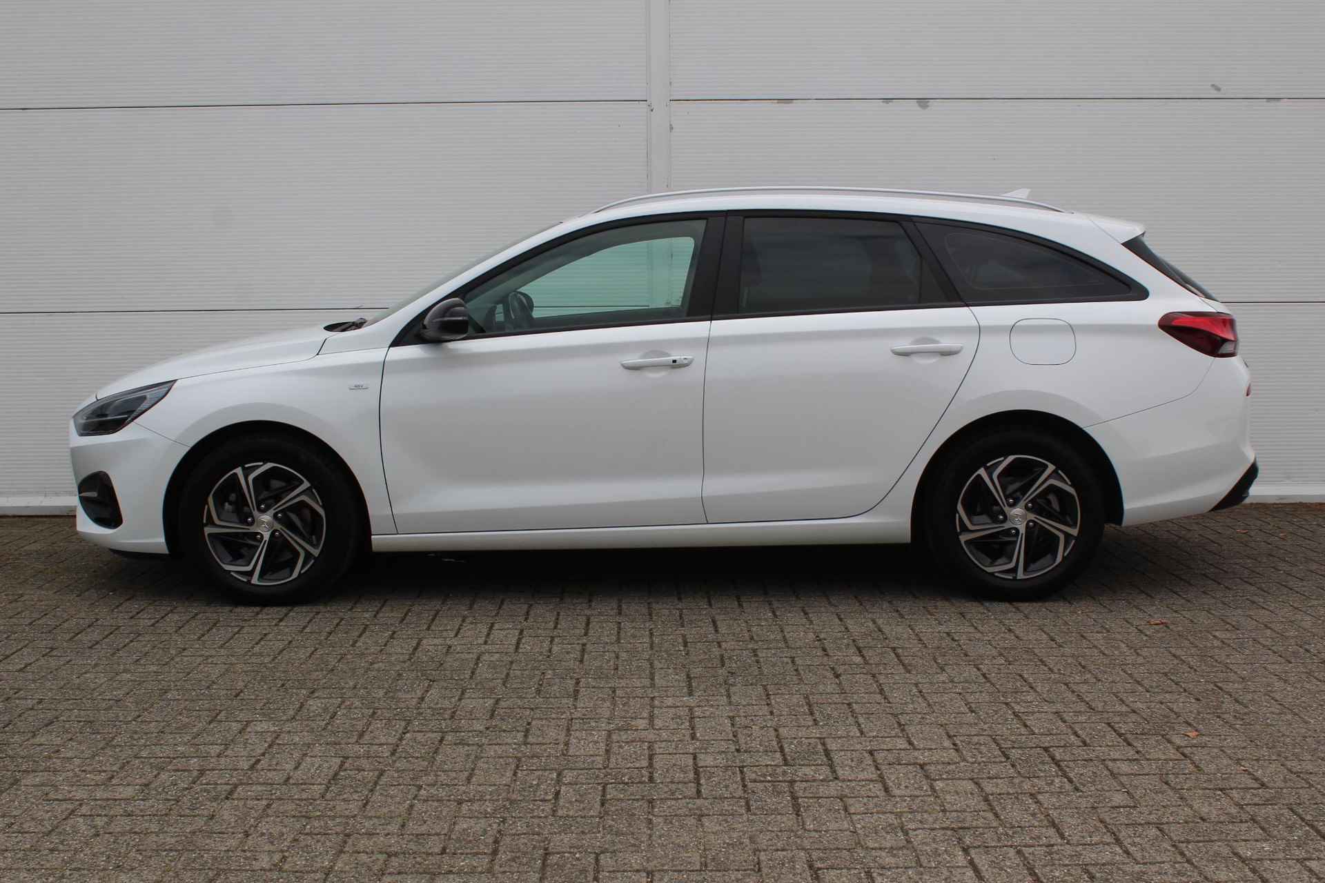 Hyundai i30 Wagon 1.0 T-GDi MHEV Comfort Smart / Trekhaak Afneembaar (1000 KG) / Navigatie + Apple Carplay/Android Auto / Cruise Control / Keyless Entry & Start / Achteruitrijcamera / - 8/41