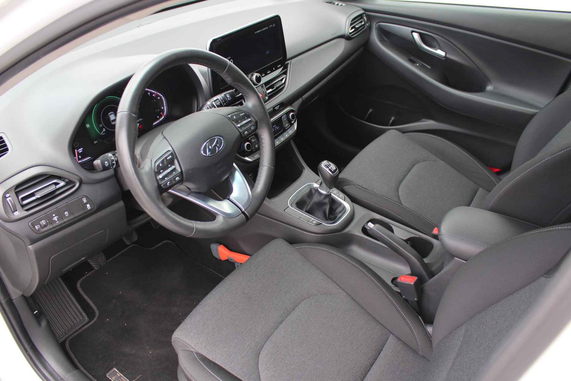 Hyundai i30 Wagon 1.0 T-GDi MHEV Comfort Smart / Trekhaak Afneembaar (1000 KG) / Navigatie + Apple Carplay/Android Auto / Cruise Control / Keyless Entry & Start / Achteruitrijcamera / - 18/41