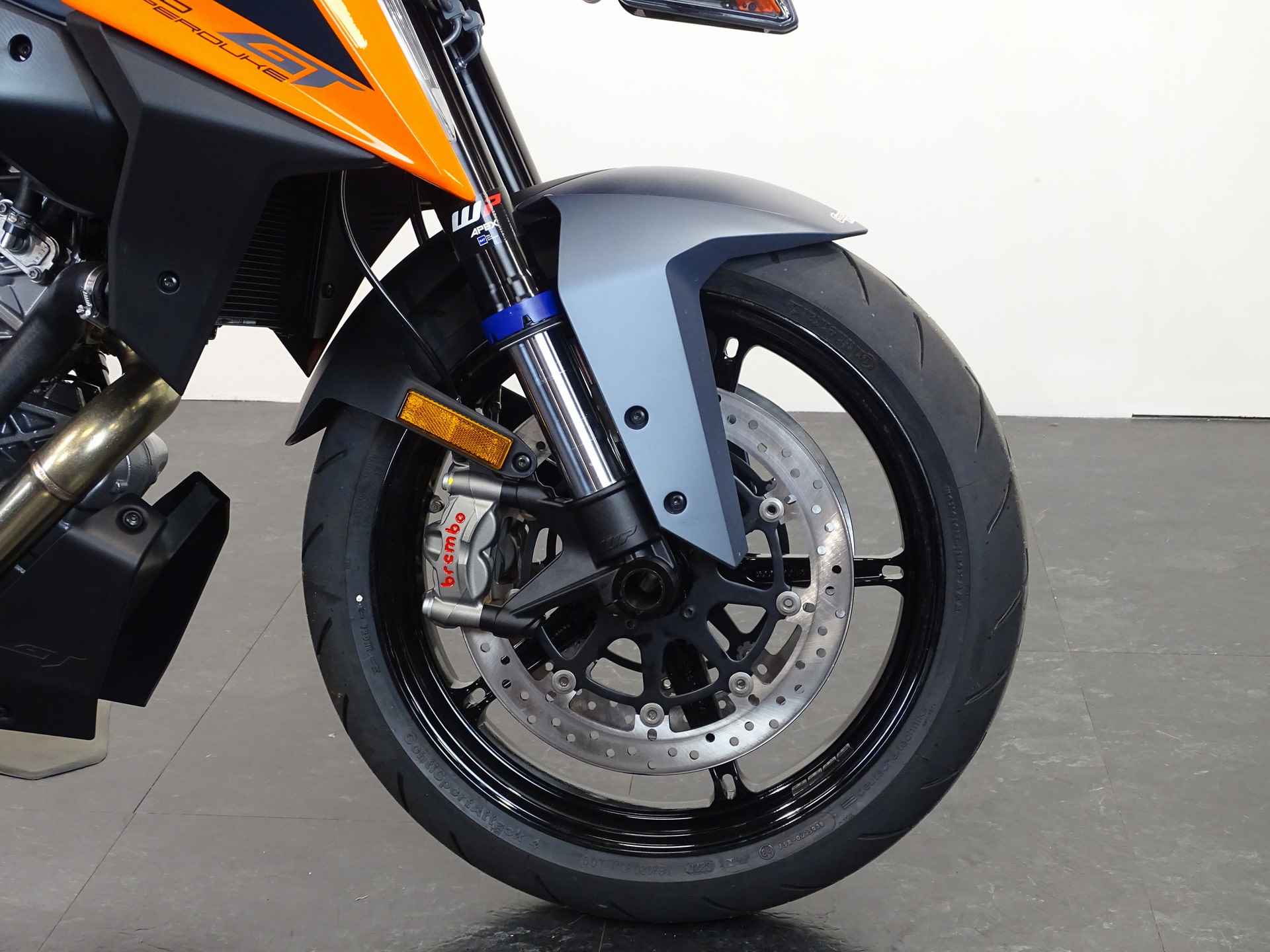 KTM 1290 SUPER DUKE GT - 2/12