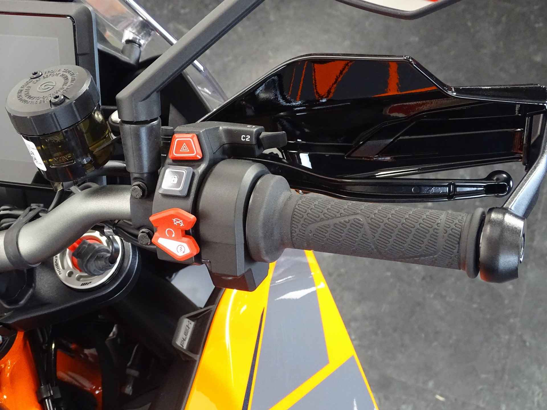 KTM 1290 SUPER DUKE GT - 9/12