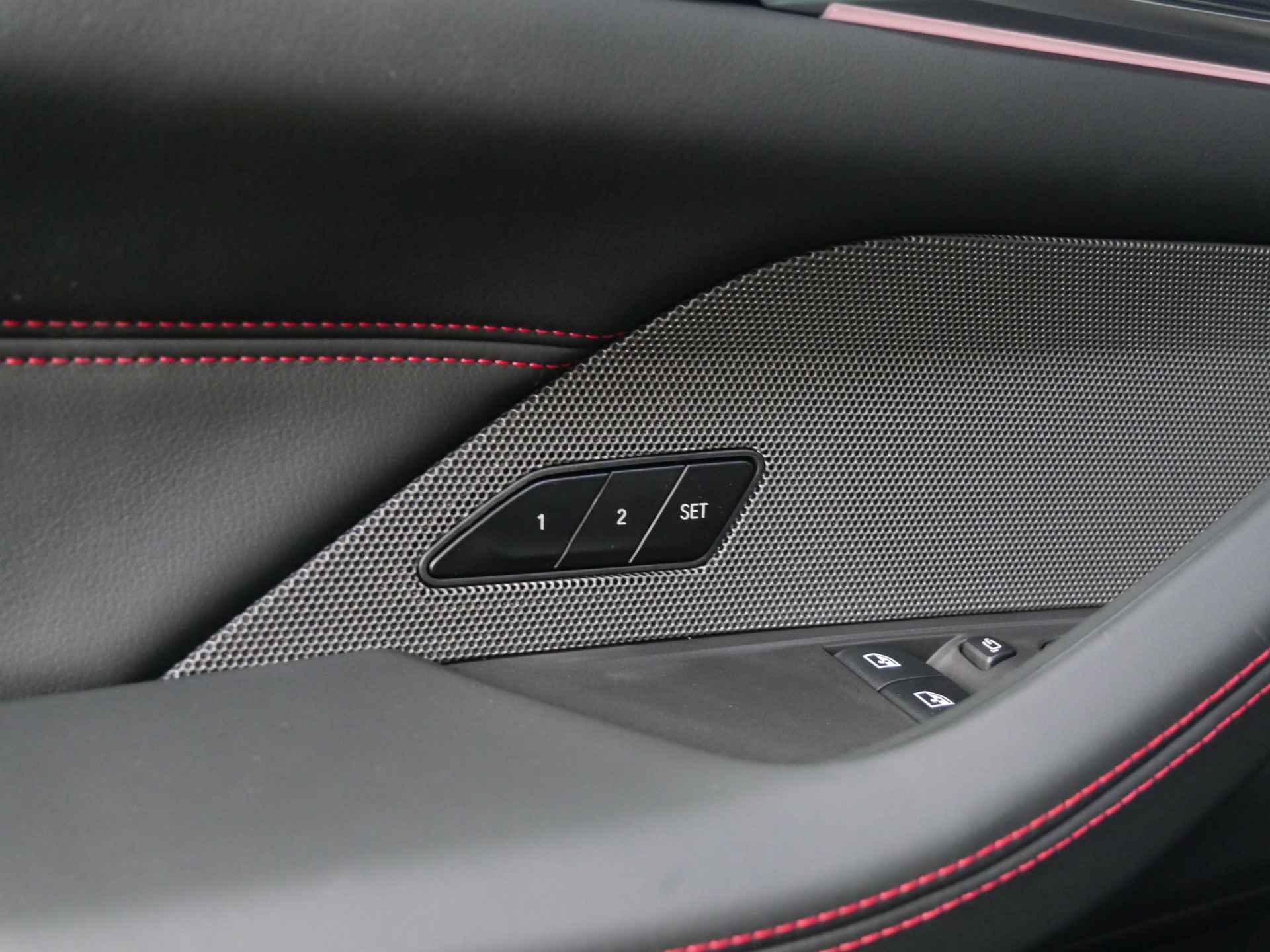 BMW 4 Serie Coupé M4 CS High Executive Automaat / M Drive Professional / M Carbon kuipstoelen / M Carbon-keramische remmen / M Adaptief onderstel / Adaptieve LED - 19/53