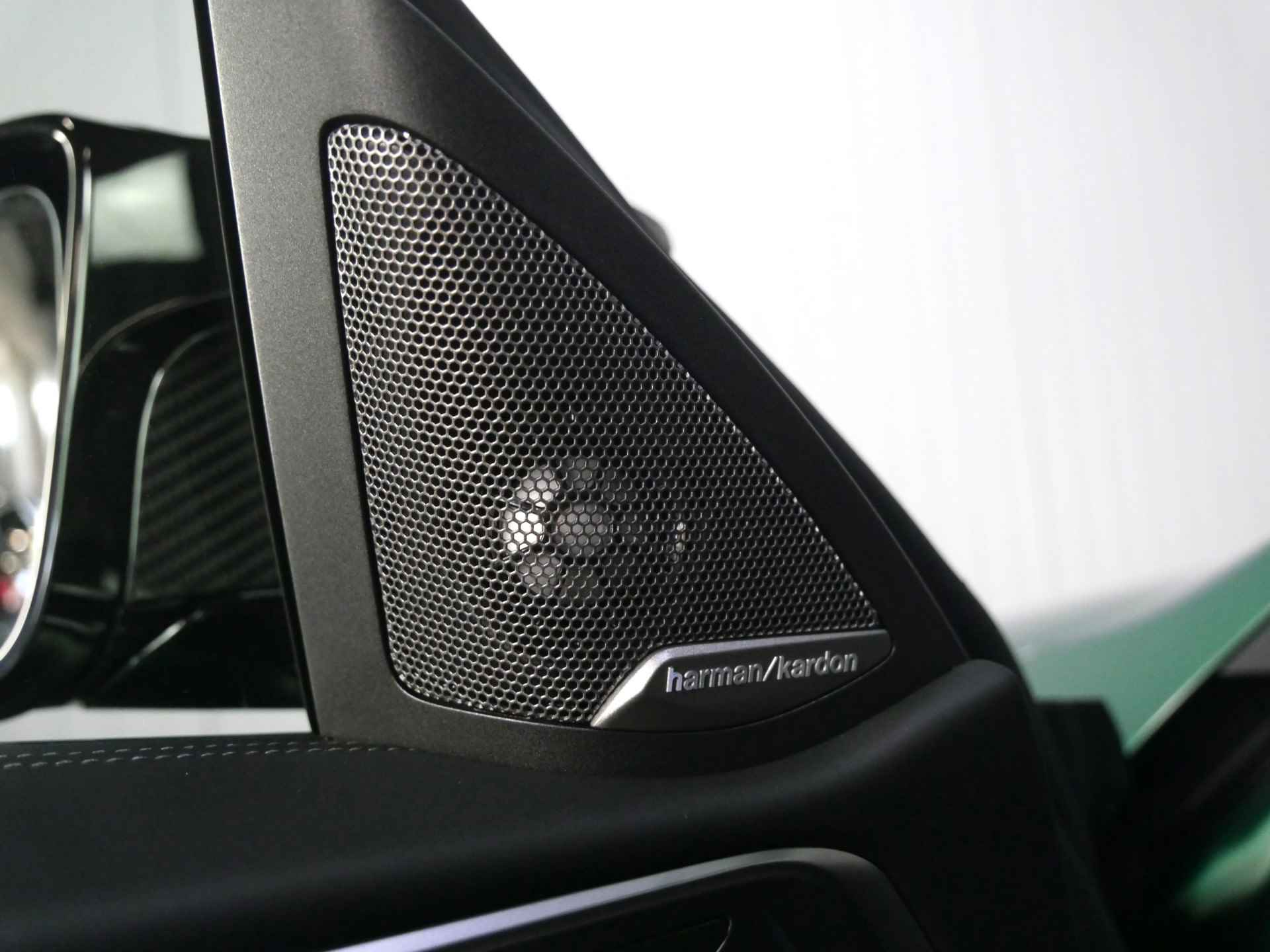 BMW 4 Serie Coupé M4 CS High Executive Automaat / M Drive Professional / M Carbon kuipstoelen / M Carbon-keramische remmen / M Adaptief onderstel / Adaptieve LED - 20/53