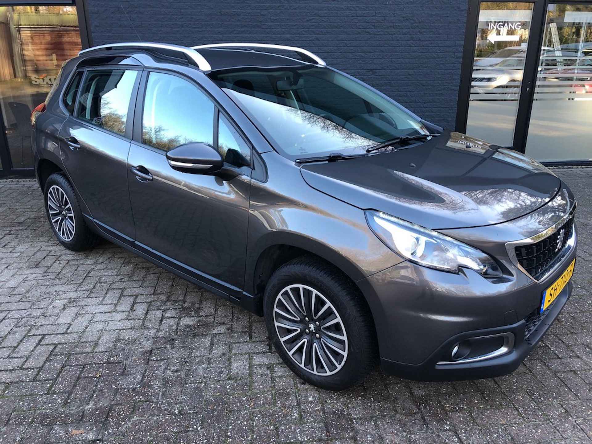 PEUGEOT 2008 1.2 110PK **Automaat/navigatie** - 4/25