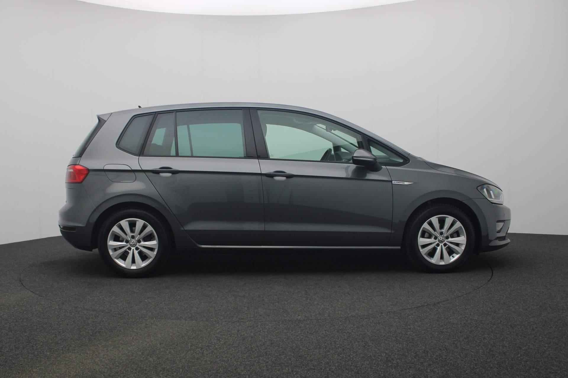 Volkswagen Golf Sportsvan 1.0 TSI 115PK DSG Comfortline - Origineel NL | Trekhaak | Navi | Parkeersensoren voor/achter | Cruise | Clima | 16 inch | Apple Carplay / Android Auto - 16/35