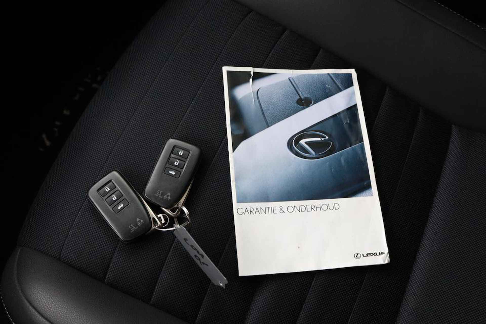 Lexus IS 300h Hybrid Business Line | Dealeronderhouden | Parkeersensoren | Regensensor | - 11/48