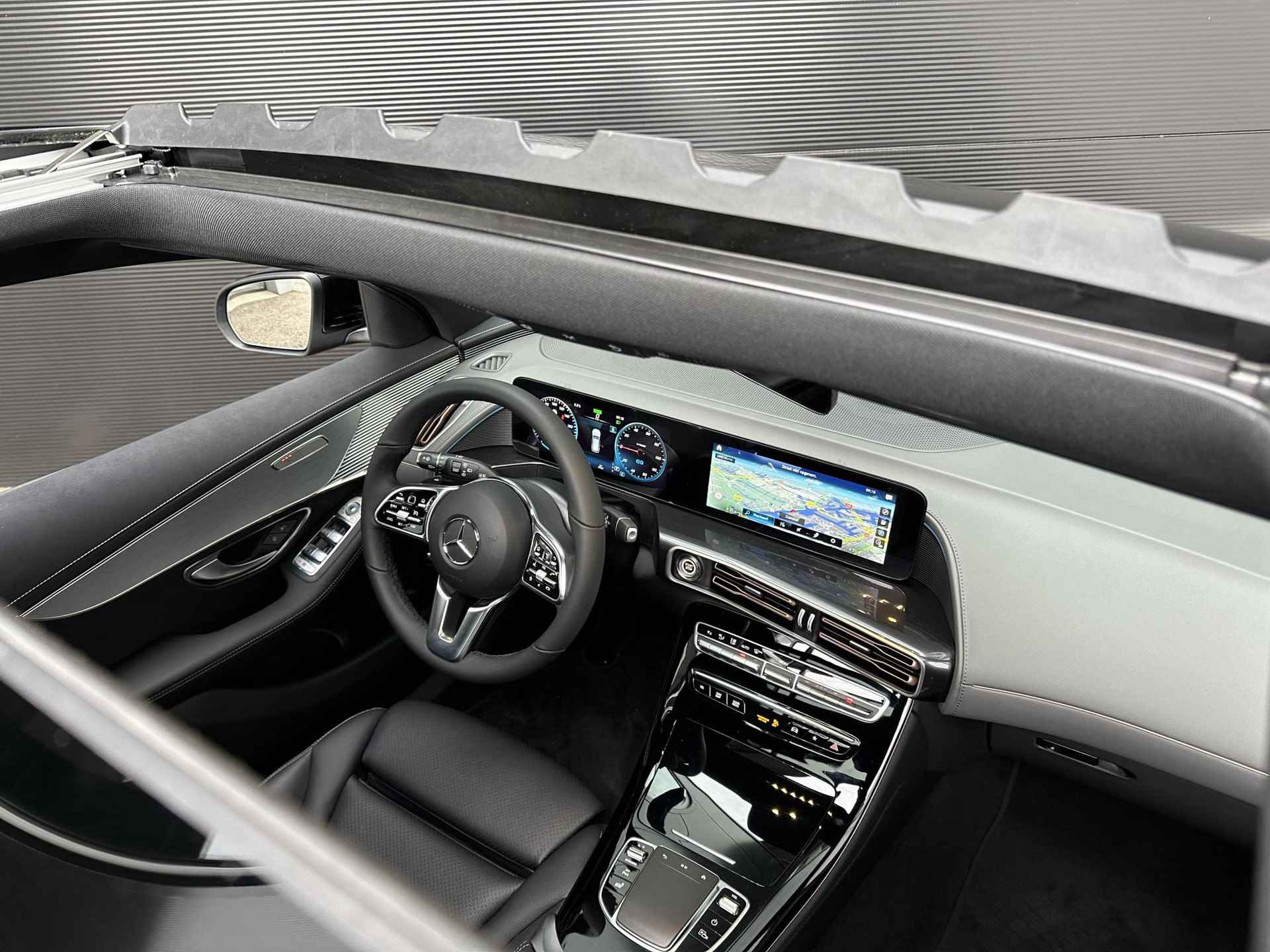 Mercedes-Benz EQC 400 4MATIC AMG Line | Schuifdak | Stoelverwarming | Achteruitrijcamera | Sfeerverlichting | Apple & Android Carplay - 4/14