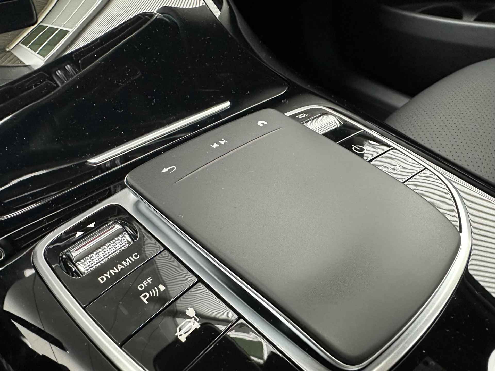 Mercedes-Benz EQC 400 4MATIC AMG Line | Schuifdak | Stoelverwarming | Achteruitrijcamera | Sfeerverlichting | Apple & Android Carplay - 14/14