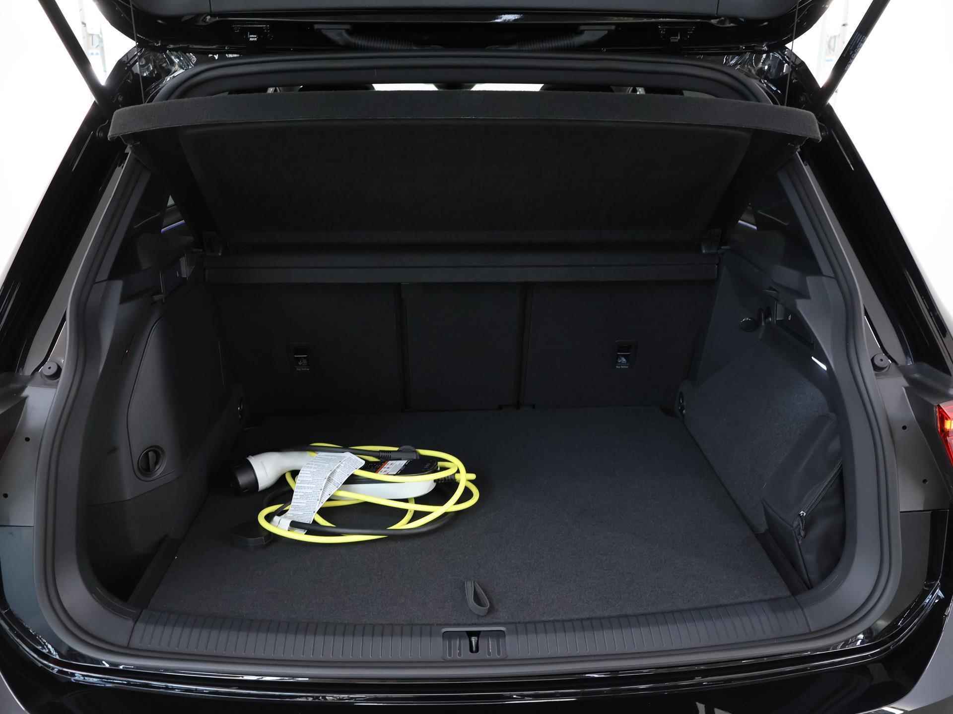 Volkswagen Tiguan 1.4 TSI eHybrid R-Line Business+ | Panoramadak | Adaptieve Cruise Control | LED Koplampen | Digitaal Dashboard | Trekhaak - 45/53