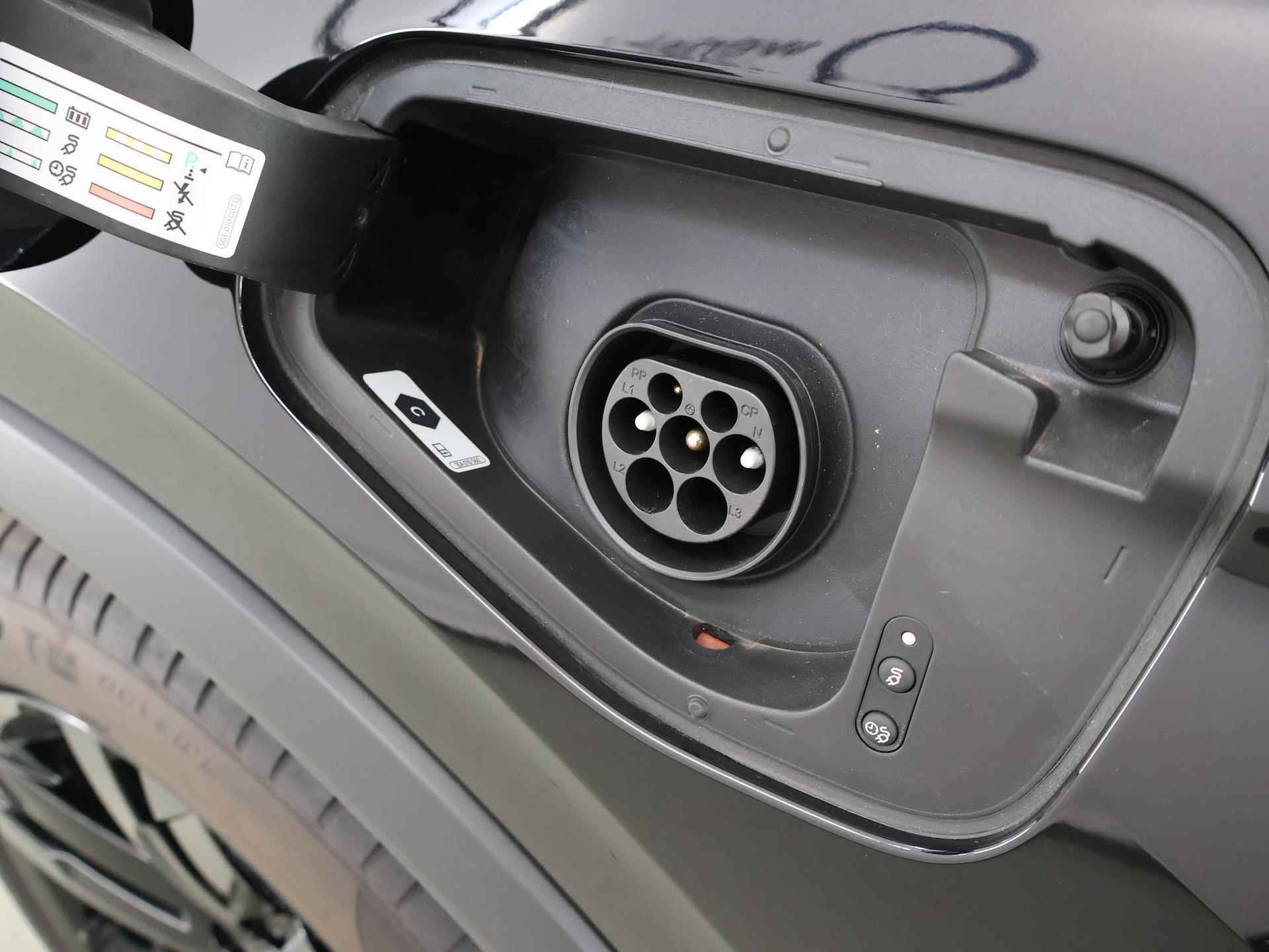 Volkswagen Tiguan 1.4 TSI eHybrid R-Line Business+ | Panoramadak | Adaptieve Cruise Control | LED Koplampen | Digitaal Dashboard | Trekhaak - 51/53