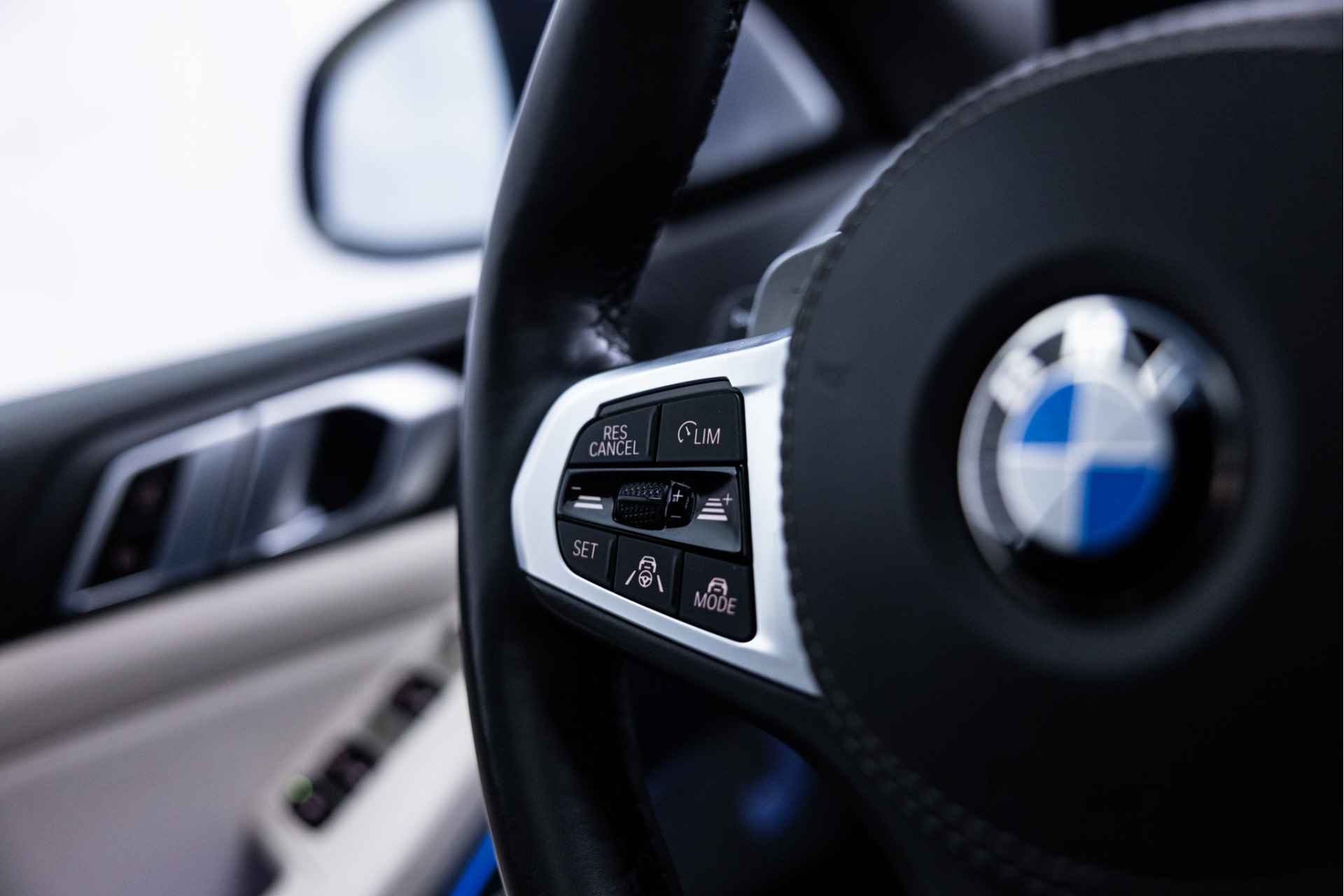 BMW X5 xDrive45e | M-Sport | Pano Sky-L | Individual | 22" | B&W - 29/60