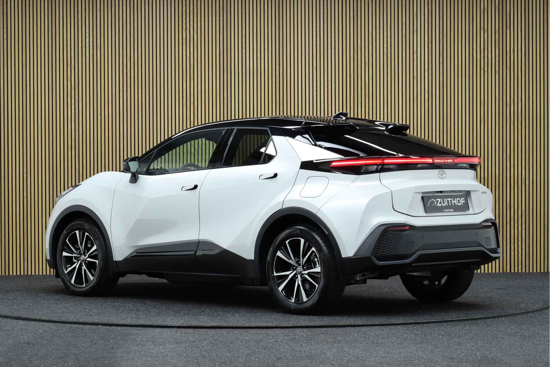 Toyota C-HR 2.0 Plug-in Hybrid 220 First Edition PHEV Navigatie | Winterpakket | Adaptieve Cruise | Parkeerhulp - 3/33