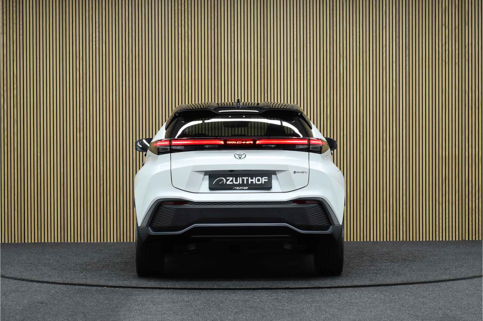 Toyota C-HR 2.0 Plug-in Hybrid 220 First Edition PHEV Navigatie | Winterpakket | Adaptieve Cruise | Parkeerhulp - 4/33