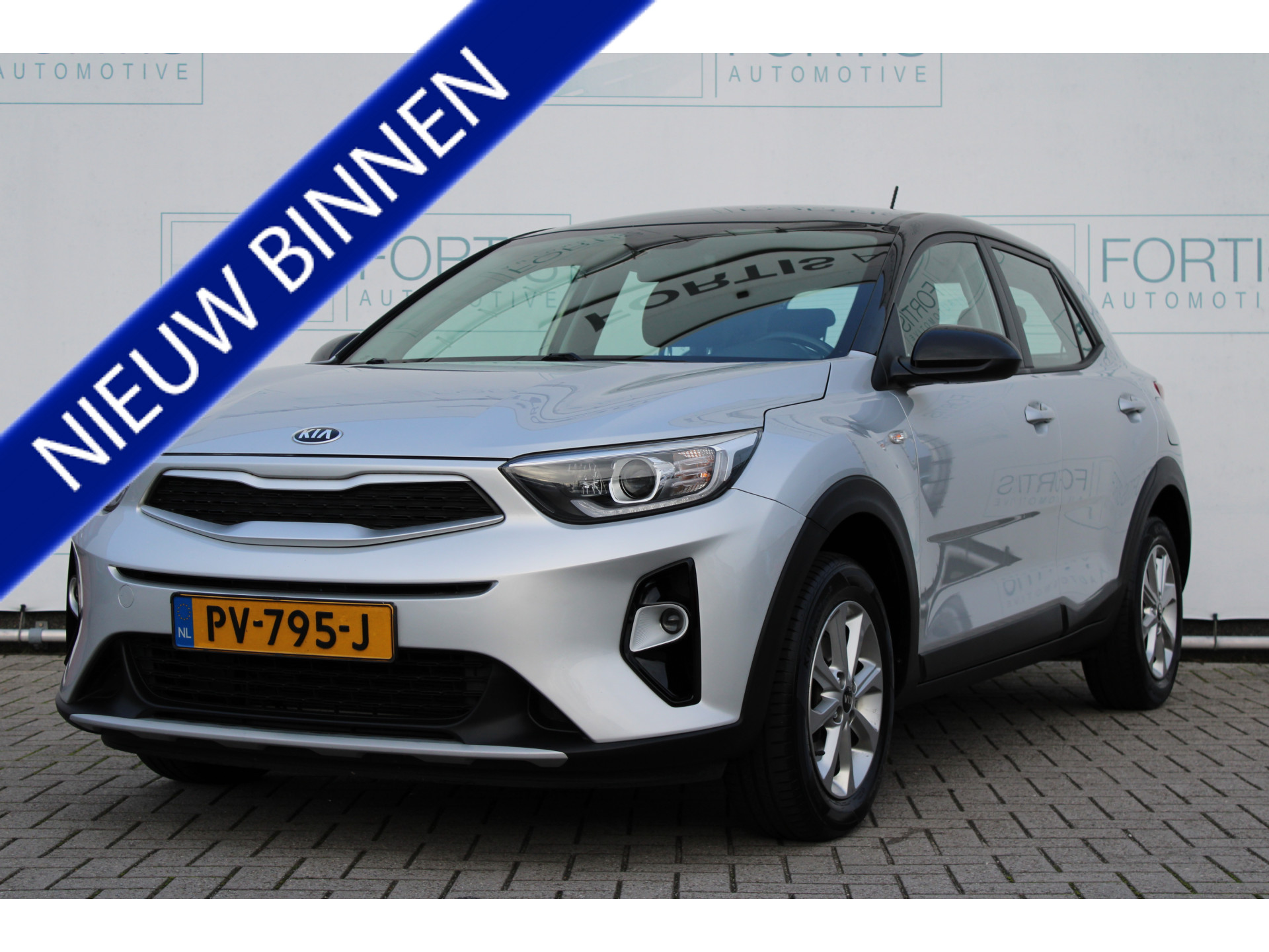 Kia Stonic 1.2 MPi ComfortPlusLine Navigator NL AUTO | TOP ONDERHOUDEN | CAMERA | TREKHAAK | CARPLAY |