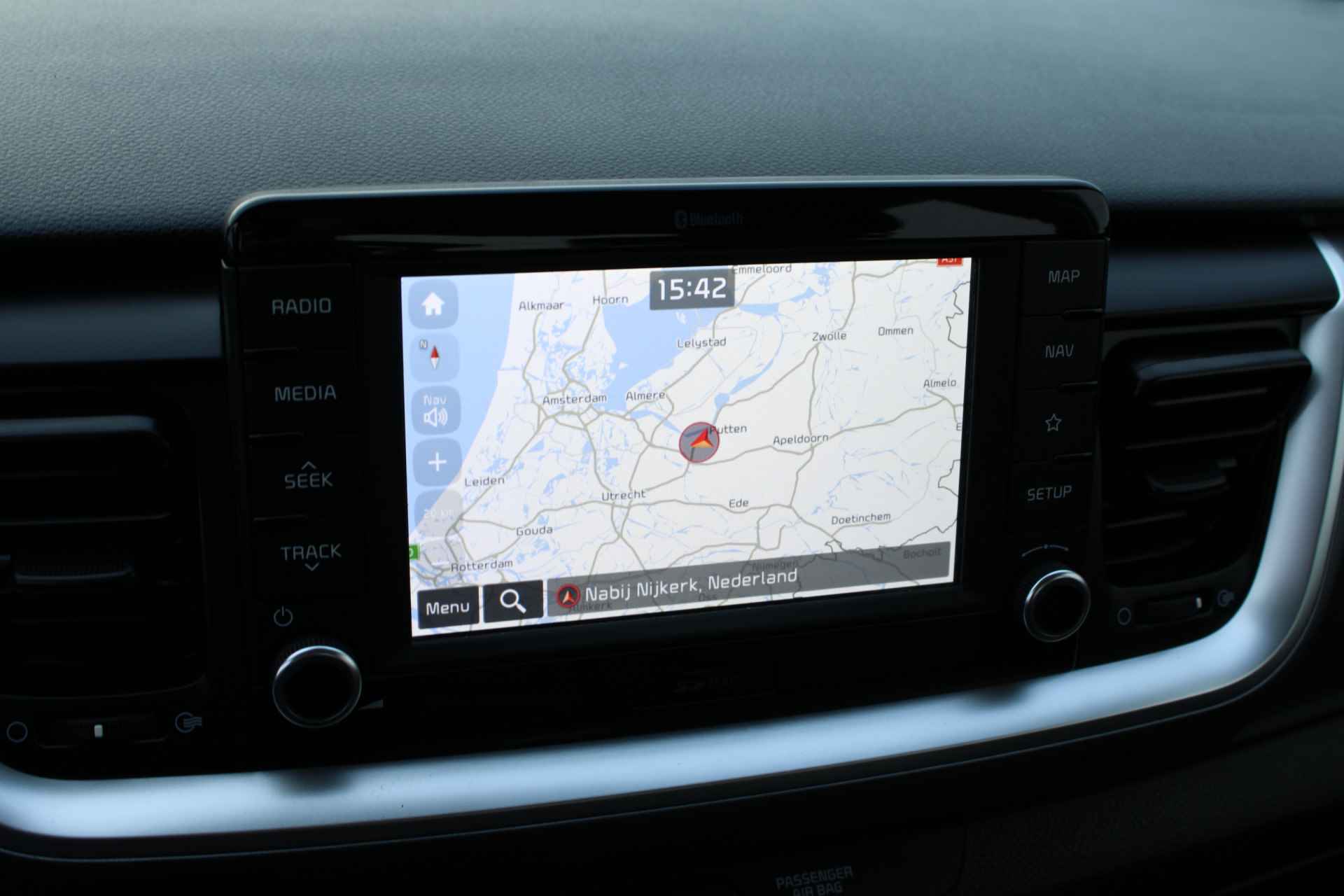 Kia Stonic 1.2 MPi ComfortPlusLine Navigator NL AUTO | TOP ONDERHOUDEN | CAMERA | TREKHAAK | CARPLAY | - 10/26