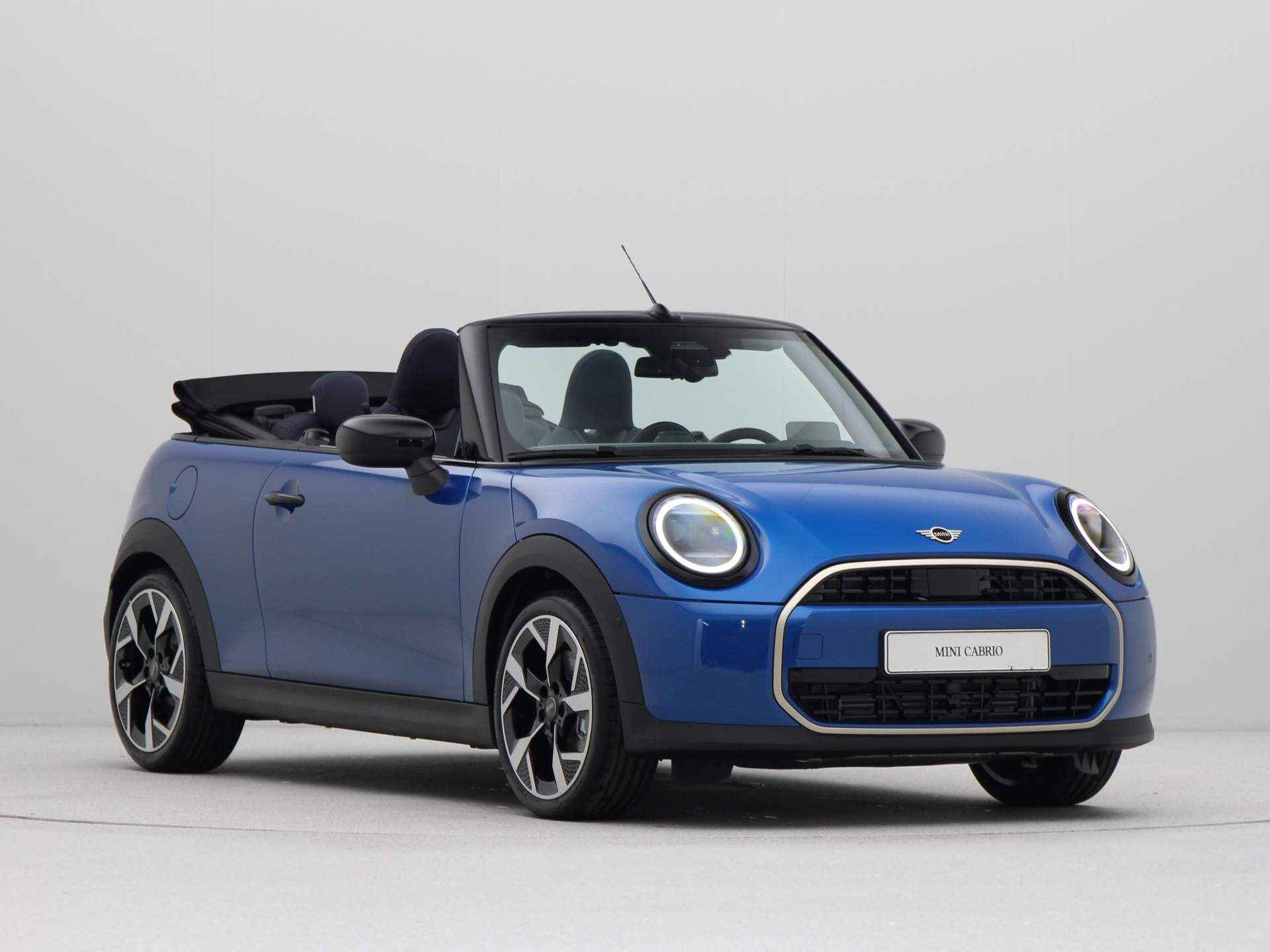 MINI Cooper Cabrio C Favoured Pakket M PRIVATE LEASE EUR 749,- (48 mnd/10.000 km) - 11/30