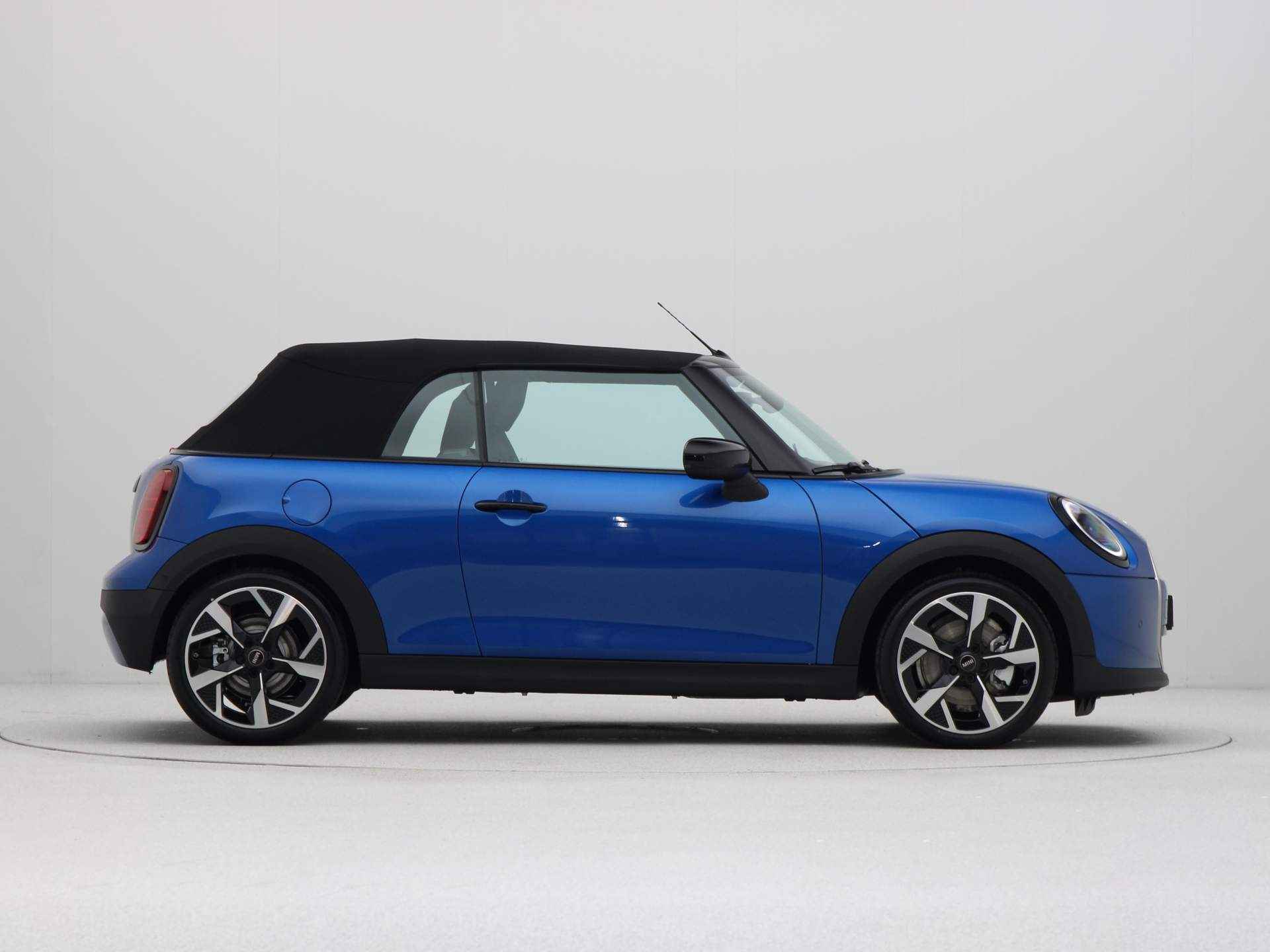 MINI Cooper Cabrio C Favoured Pakket M PRIVATE LEASE EUR 749,- (48 mnd/10.000 km) - 13/30