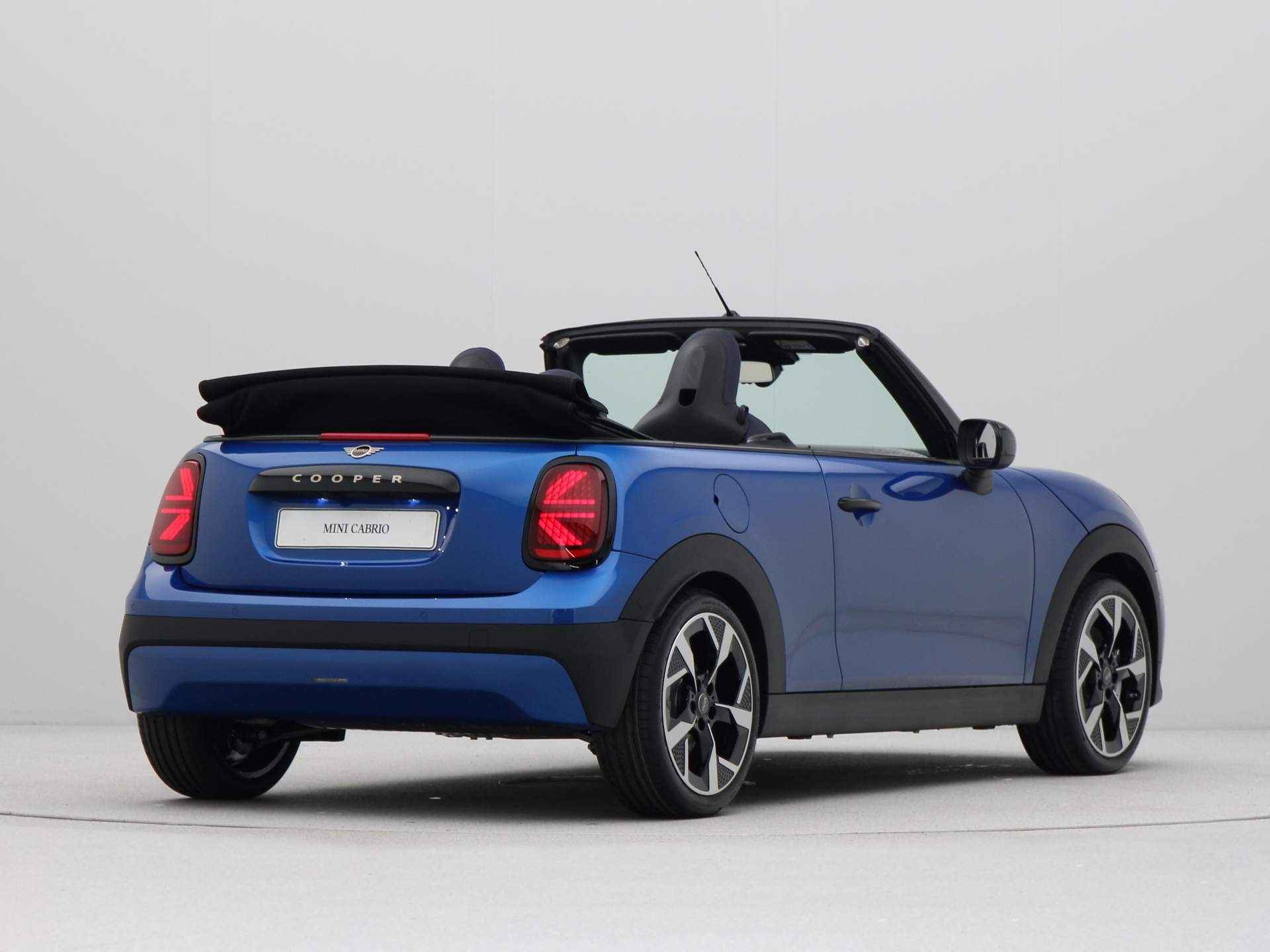 MINI Cooper Cabrio C Favoured Pakket M PRIVATE LEASE EUR 749,- (48 mnd/10.000 km) - 14/30