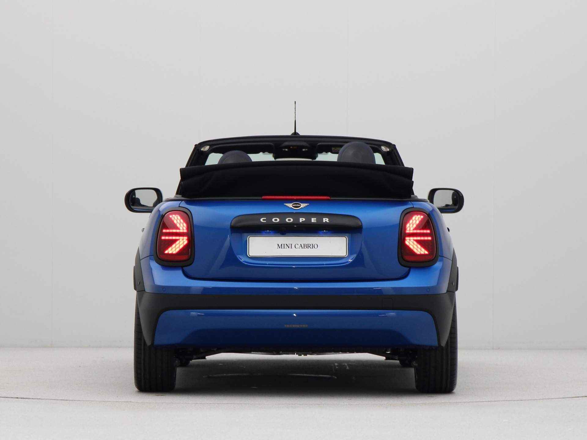 MINI Cooper Cabrio C Favoured Pakket M PRIVATE LEASE EUR 749,- (48 mnd/10.000 km) - 16/30