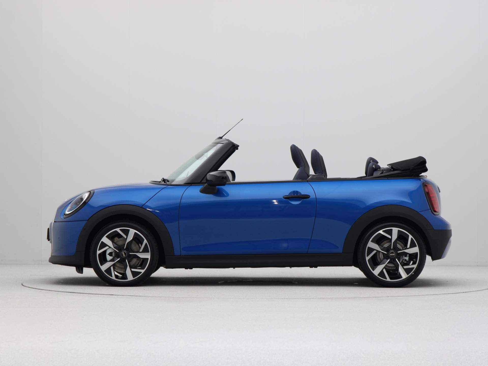 MINI Cooper Cabrio C Favoured Pakket M PRIVATE LEASE EUR 749,- (48 mnd/10.000 km) - 20/30