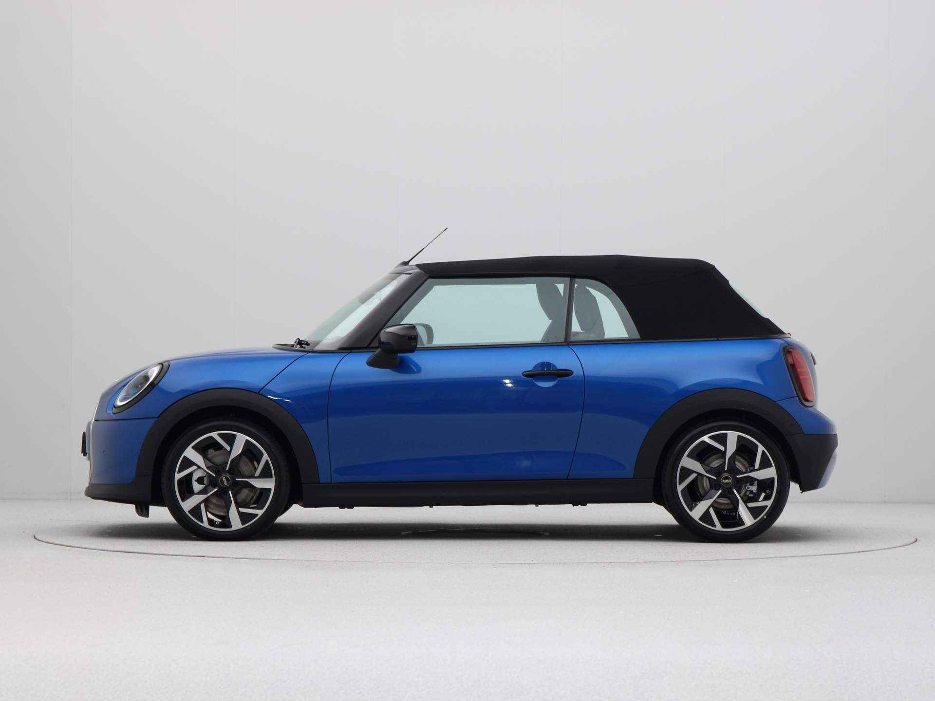 MINI Cooper Cabrio C Favoured Pakket M PRIVATE LEASE EUR 749,- (48 mnd/10.000 km) - 21/30