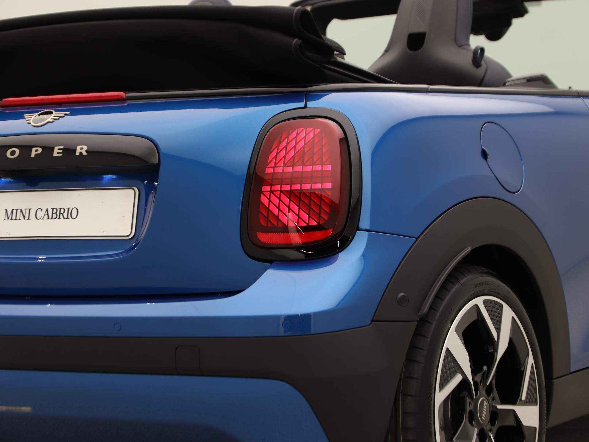 MINI Cooper Cabrio C Favoured Pakket M PRIVATE LEASE EUR 749,- (48 mnd/10.000 km) - 29/30