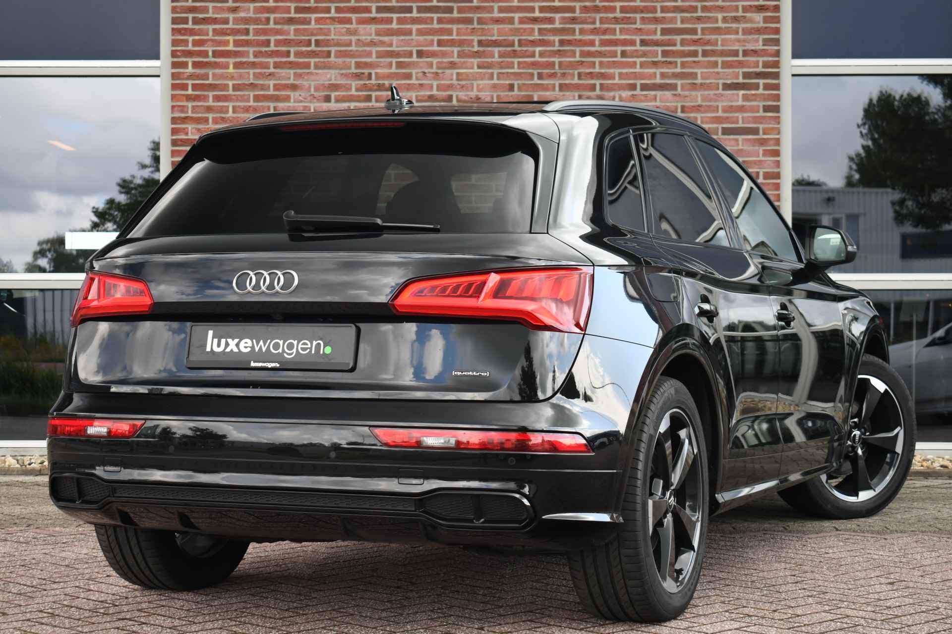 Audi Q5 55 TFSI e 367pk quattro Pano Luchtvering El-zetels Ruitstiksel - 2/81