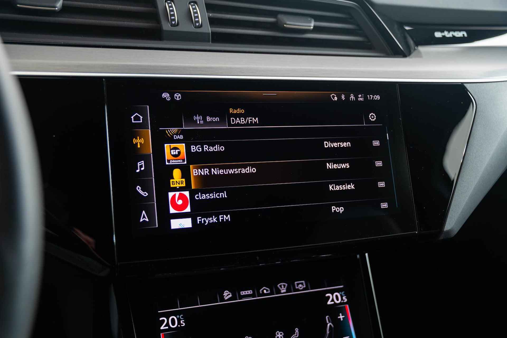 Audi e-tron Sportback 55 quattro Business edition 95 kWh Trekhaak - S-line interieur - 360° cameras - head up - Stoelverwarming voor/achter - Verkeersbordherkenning - Comfortsleutel - Privacy glas - - 53/81