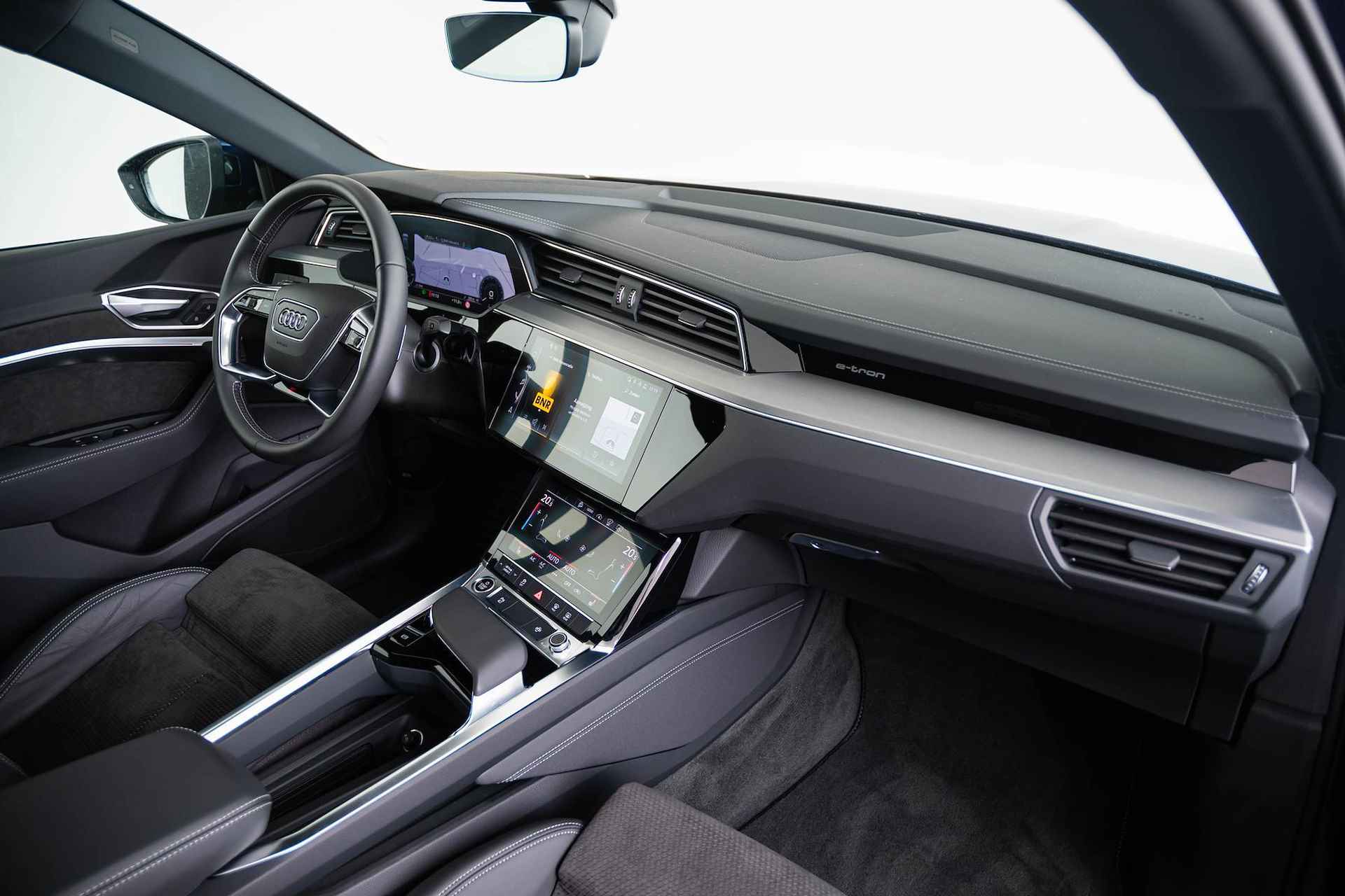 Audi e-tron Sportback 55 quattro Business edition 95 kWh Trekhaak - S-line interieur - 360° cameras - head up - Stoelverwarming voor/achter - Verkeersbordherkenning - Comfortsleutel - Privacy glas - - 69/81