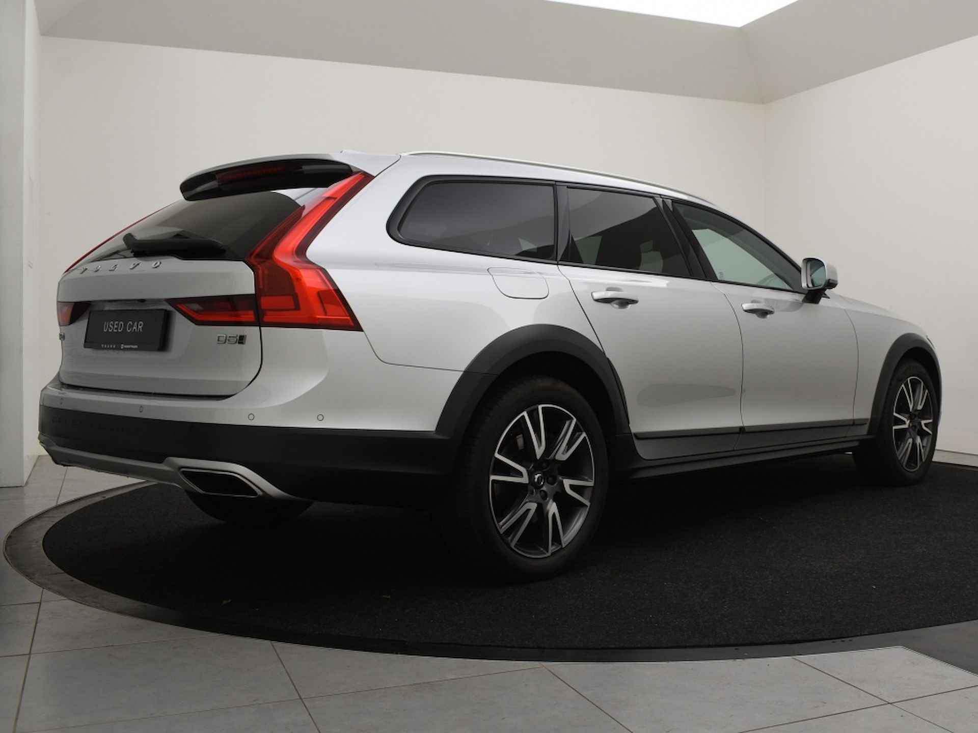 Volvo V90 Cross Country D5 AWD AUT(8) PRO SCHUIFDAK LUCHTVERING 360GR CAM KEYLESS - 3/45