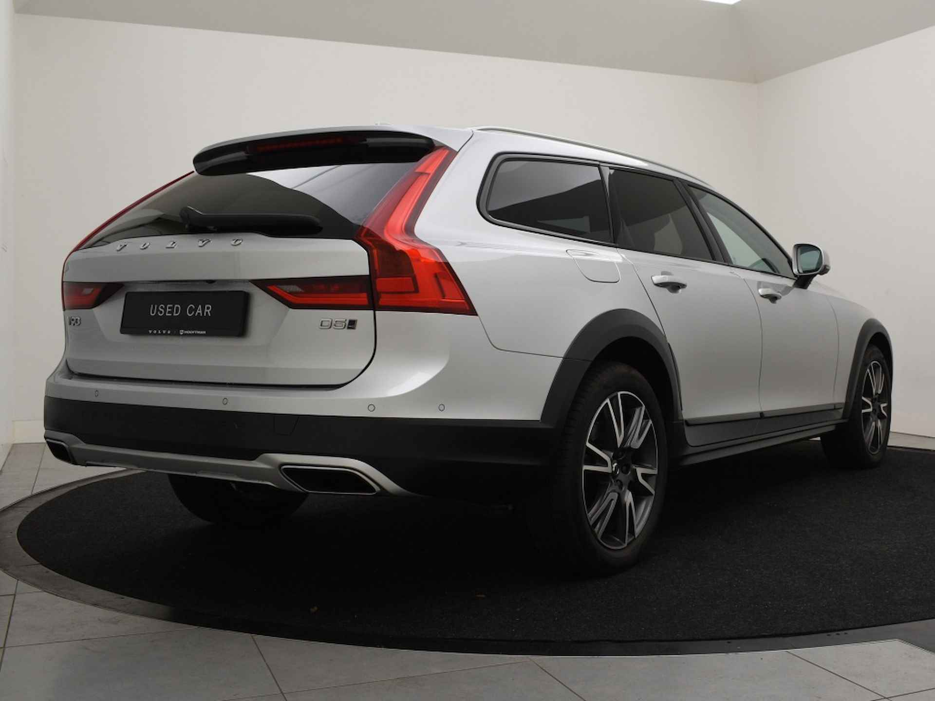 Volvo V90 Cross Country D5 AWD AUT(8) PRO SCHUIFDAK LUCHTVERING 360GR CAM KEYLESS - 4/45