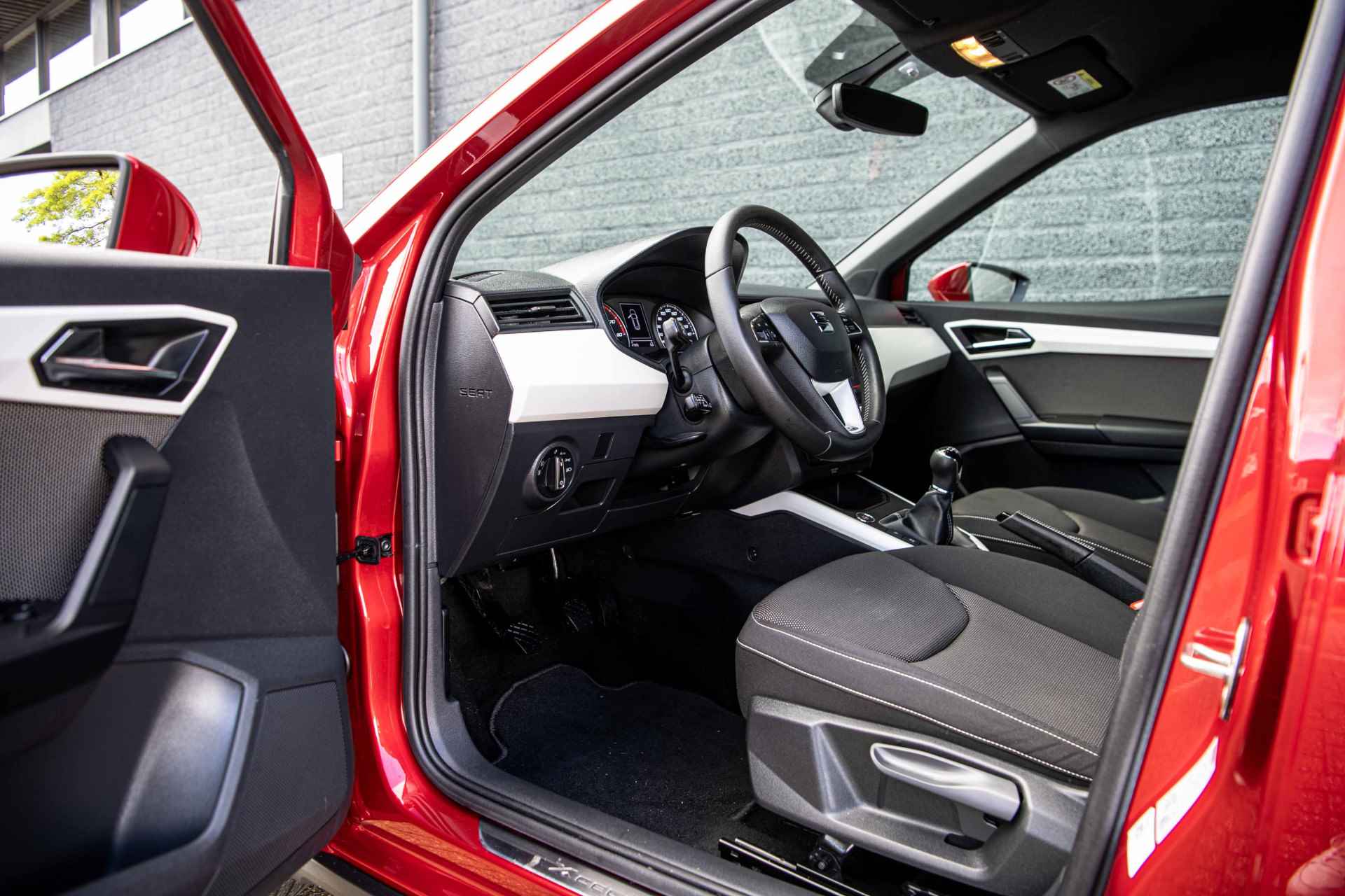 SEAT Arona 1.0 TSi 115 pk Xcellence Business Intense | Camera | Full LED | Keyless - 28/42