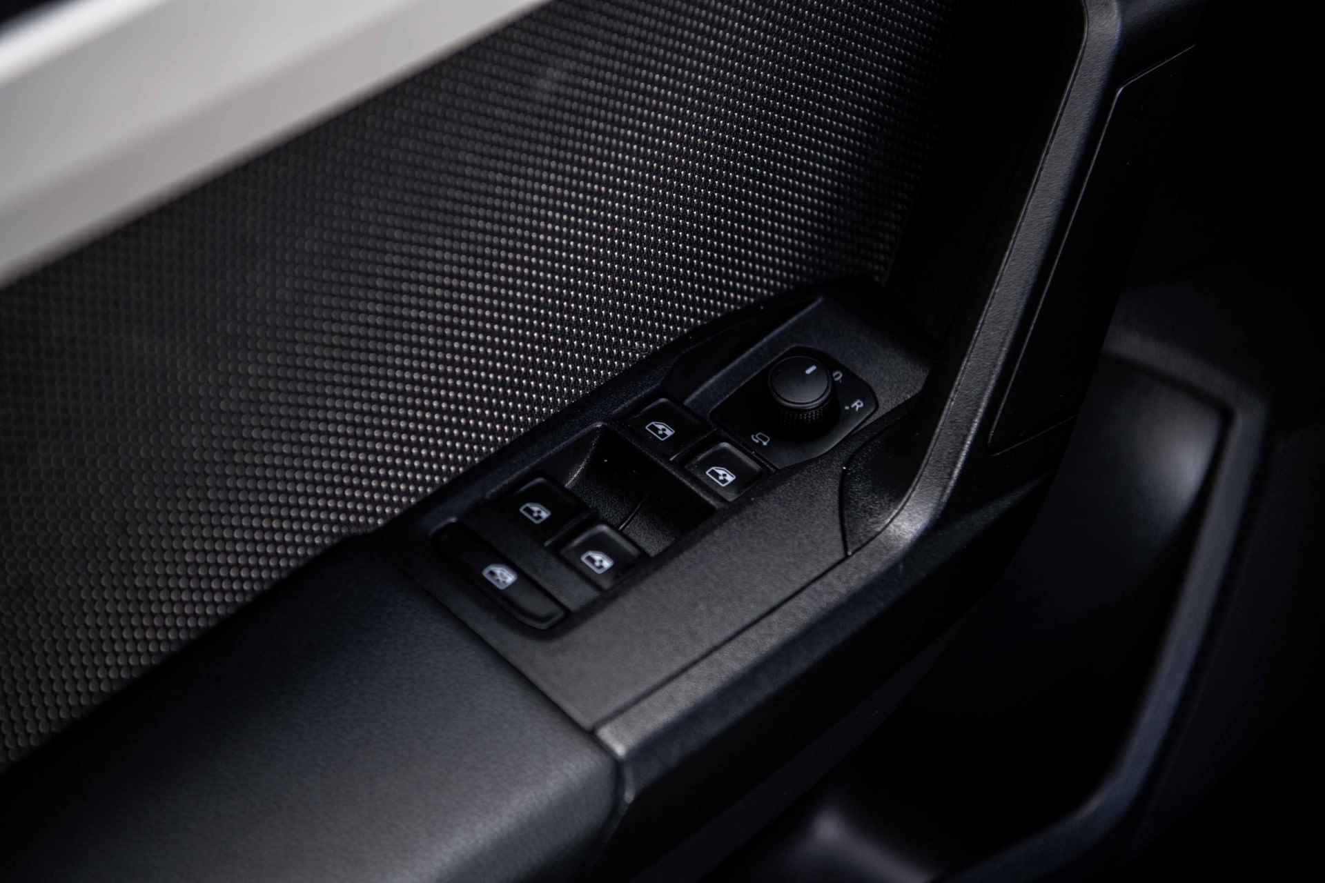 SEAT Arona 1.0 TSi 115 pk Xcellence Business Intense | Camera | Full LED | Keyless - 33/42