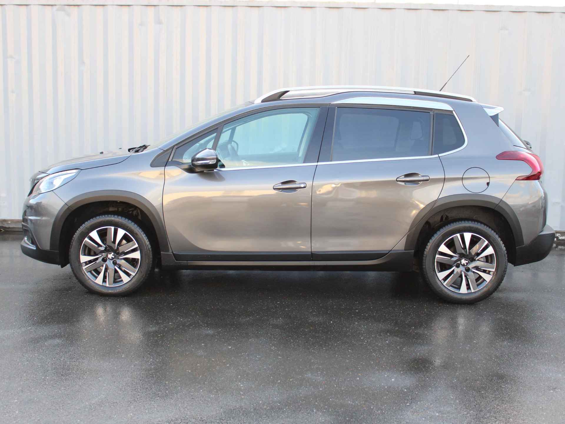 Peugeot 2008 1.2 PureTech Allure Navigatie / Trekhaak / 46.000KM - 2/35