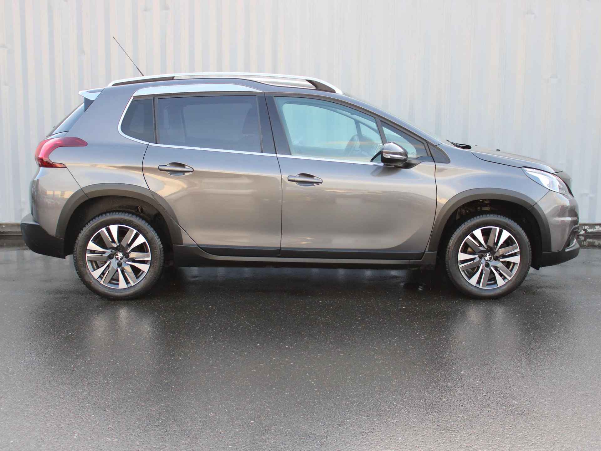 Peugeot 2008 1.2 PureTech Allure Navigatie / Trekhaak / 46.000KM - 4/35