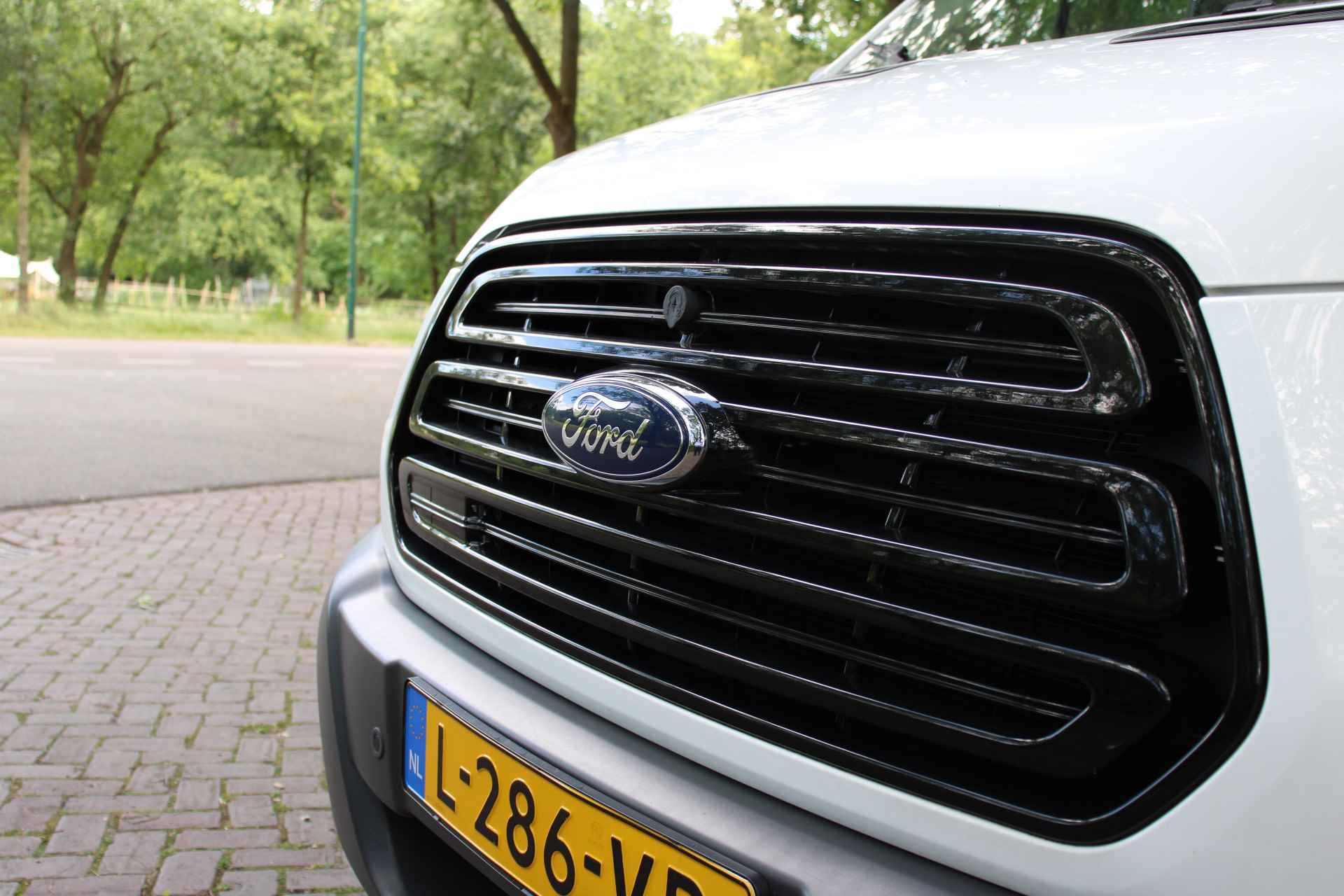 Ford Transit Camper | BUSCAMPER | AIRCO | VOORRUITVERWARMING | CRUISE | CAMERA | TREKHAAK | NETTE STAAT! - 18/52