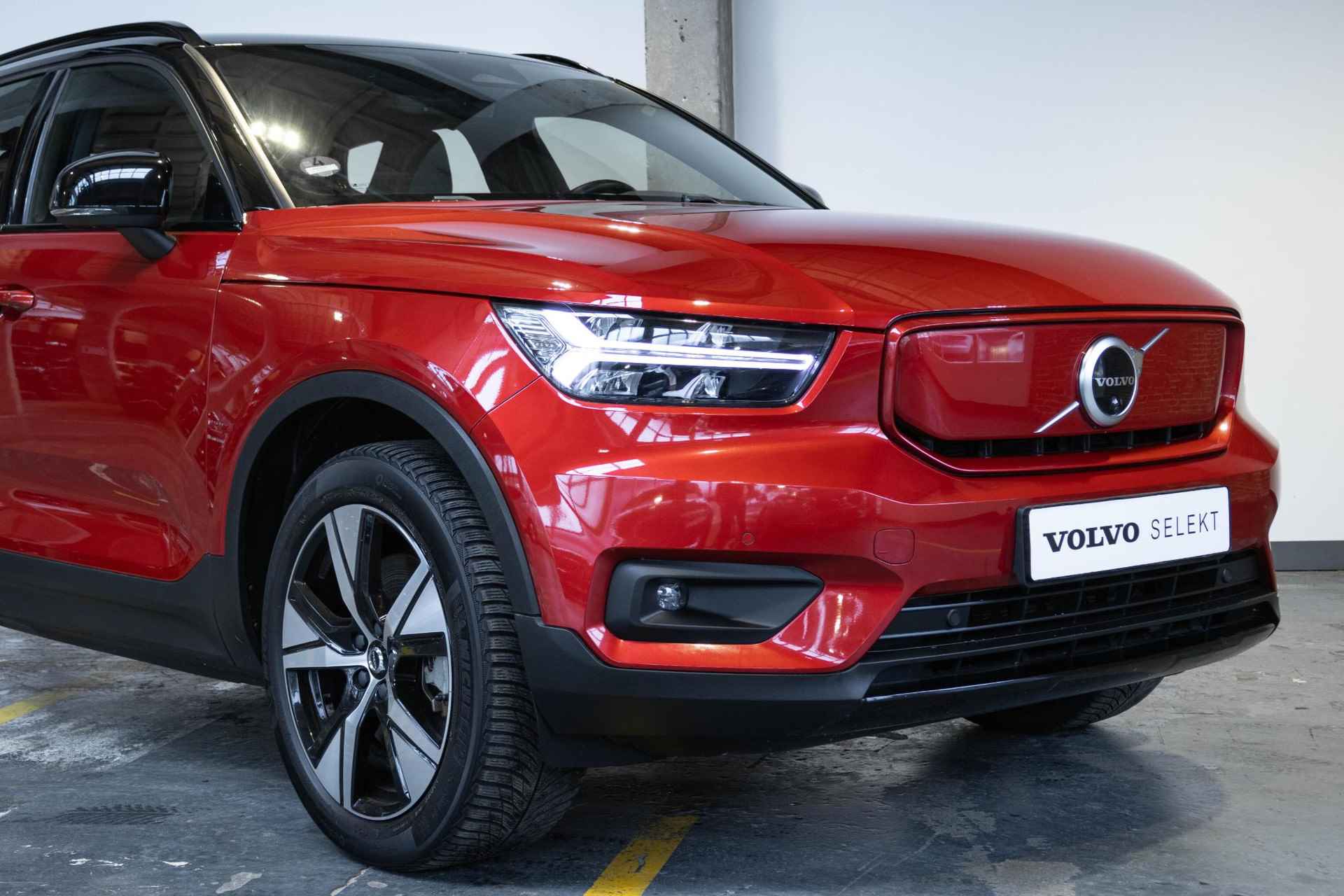 Volvo XC40 Recharge P8 AWD R-Design, | Dealeronderhouden | 360° Camera | Elektrisch verstelbare voorstoelen + bestuurdersstoel met geheugen | Voorstoelen/stuur verwarmd | Harman/Kardon audio systeem | Draadloze telefoonoplader | Lederen bekleding | 19'' Lichtmetalen velgen | Parkeerverwarming - 6/49