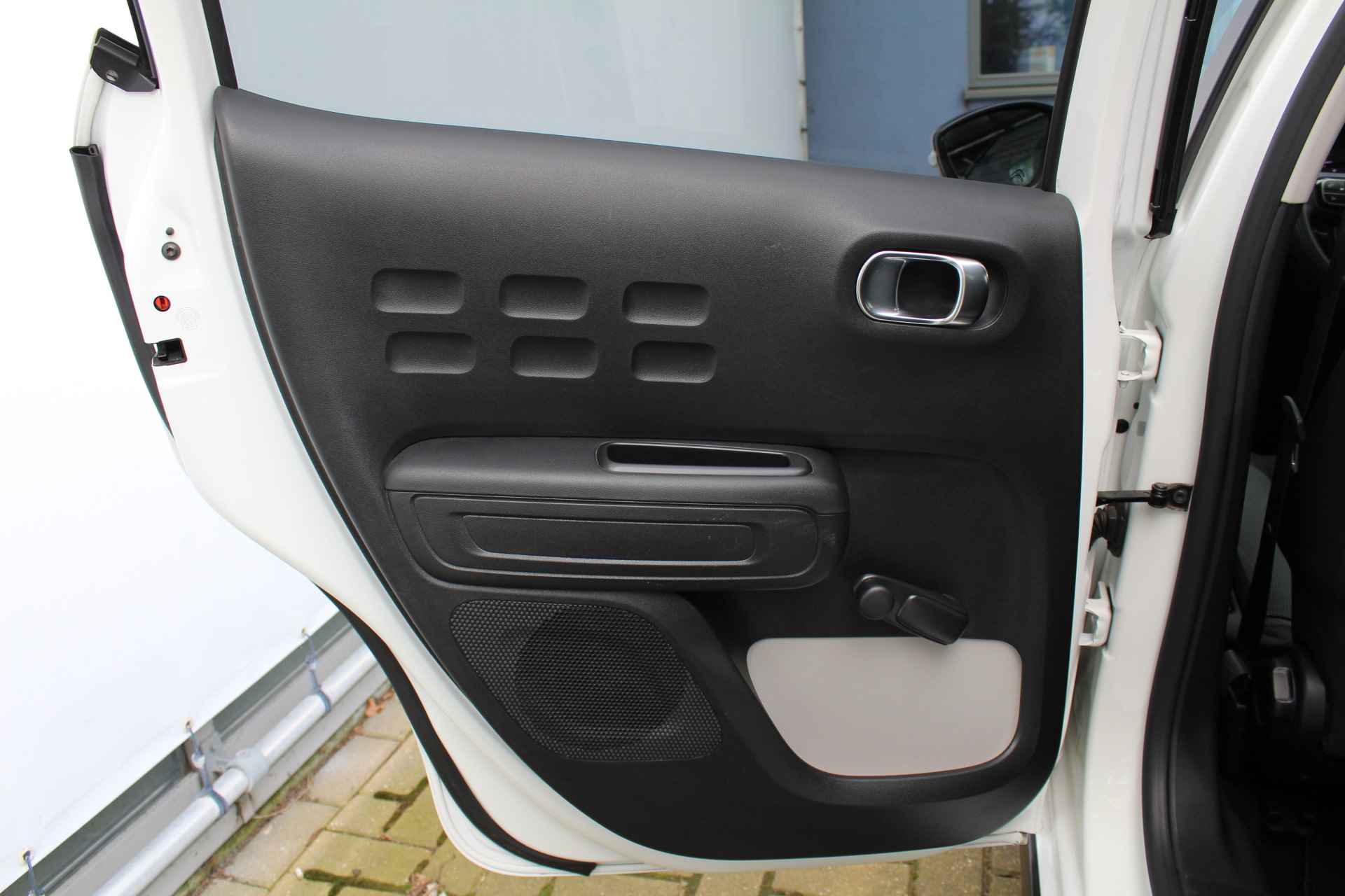 Citroën C3 1.2 PureTech Feel Edition | Incl. 1 jaar Garantie | 2e Eigenaar | Parkeersensoren achter | Cruise controle | Airco | Navigatie | Apple CarPlay/Android Auto | Lane assist | DAB | Multifunctioneel stuurwiel | Getinte ramen | Origineel NL auto | NAP | - 16/42