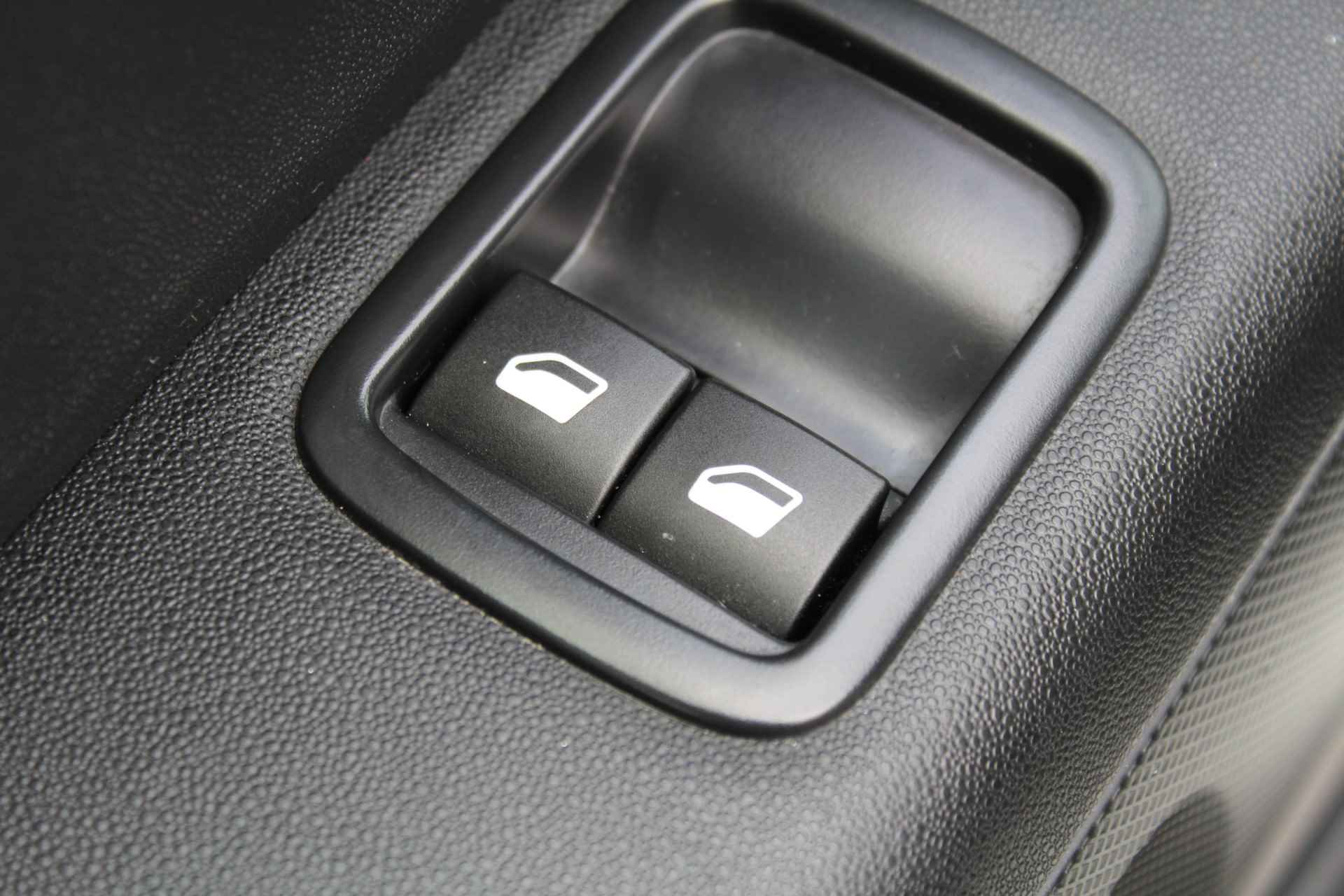 Citroën C3 1.2 PureTech Feel Edition | Incl. 1 jaar Garantie | 2e Eigenaar | Parkeersensoren achter | Cruise controle | Airco | Navigatie | Apple CarPlay/Android Auto | Lane assist | DAB | Multifunctioneel stuurwiel | Getinte ramen | Origineel NL auto | NAP | - 22/42