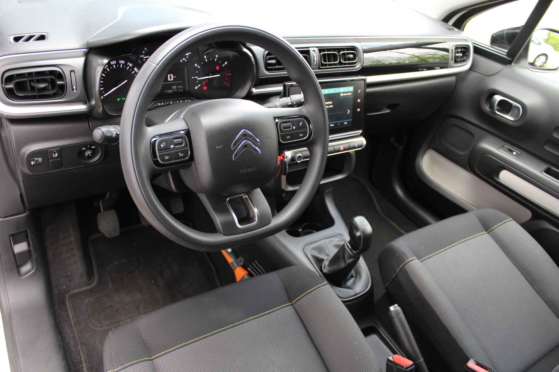 Citroën C3 1.2 PureTech Feel Edition | Incl. 1 jaar Garantie | 2e Eigenaar | Parkeersensoren achter | Cruise controle | Airco | Navigatie | Apple CarPlay/Android Auto | Lane assist | DAB | Multifunctioneel stuurwiel | Getinte ramen | Origineel NL auto | NAP | - 25/42