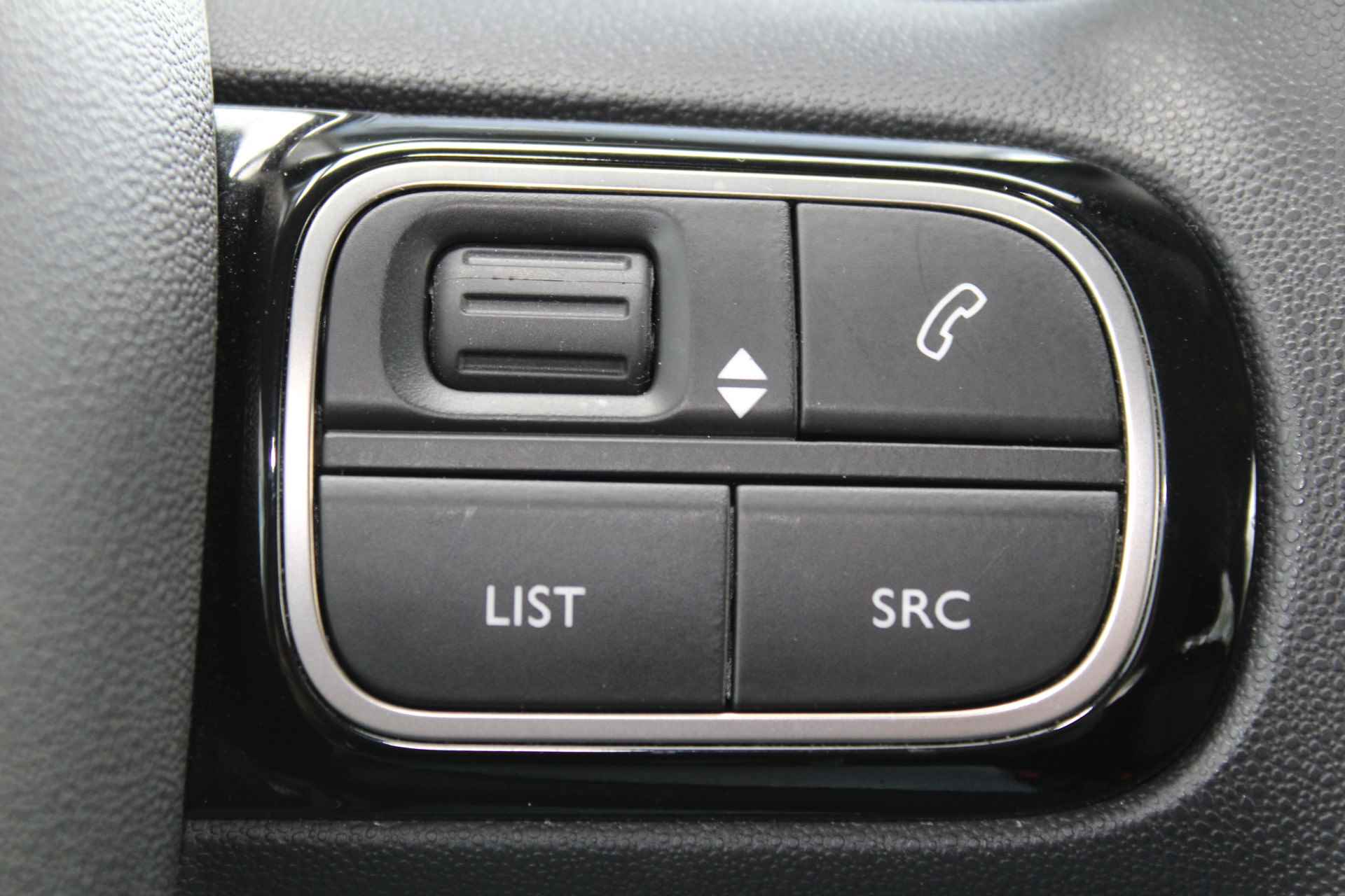 Citroën C3 1.2 PureTech Feel Edition | Incl. 1 jaar Garantie | 2e Eigenaar | Parkeersensoren achter | Cruise controle | Airco | Navigatie | Apple CarPlay/Android Auto | Lane assist | DAB | Multifunctioneel stuurwiel | Getinte ramen | Origineel NL auto | NAP | - 29/42