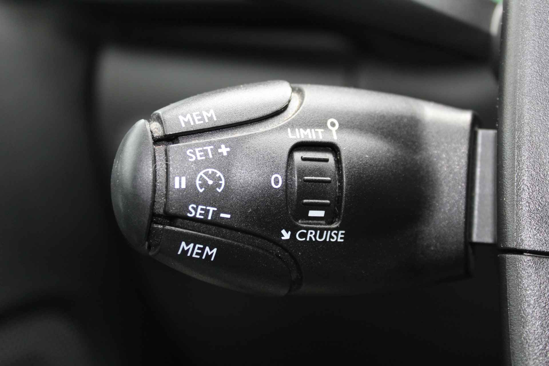 Citroën C3 1.2 PureTech Feel Edition | Incl. 1 jaar Garantie | 2e Eigenaar | Parkeersensoren achter | Cruise controle | Airco | Navigatie | Apple CarPlay/Android Auto | Lane assist | DAB | Multifunctioneel stuurwiel | Getinte ramen | Origineel NL auto | NAP | - 30/42