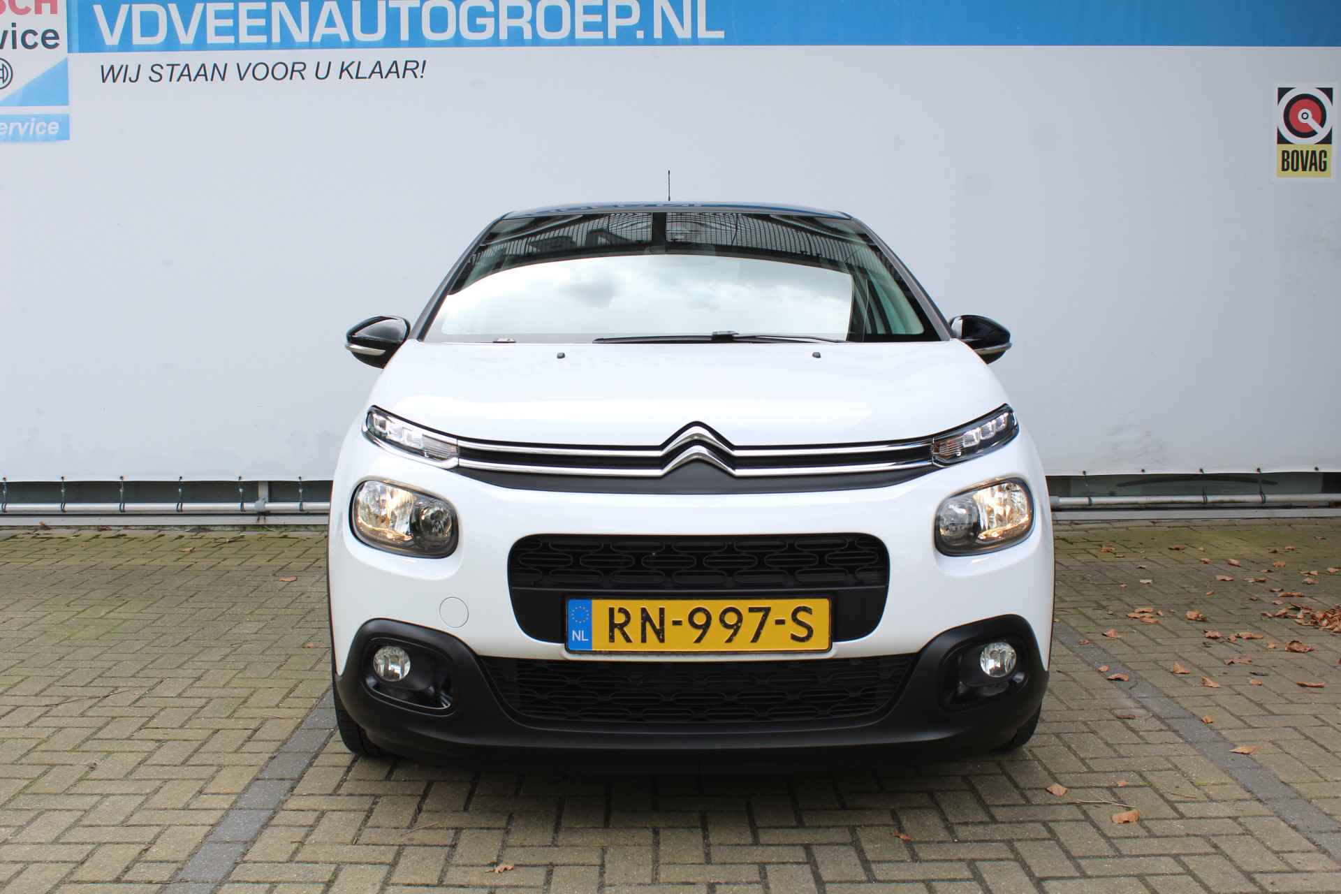 Citroën C3 1.2 PureTech Feel Edition | Incl. 1 jaar Garantie | 2e Eigenaar | Parkeersensoren achter | Cruise controle | Airco | Navigatie | Apple CarPlay/Android Auto | Lane assist | DAB | Multifunctioneel stuurwiel | Getinte ramen | Origineel NL auto | NAP | - 4/42