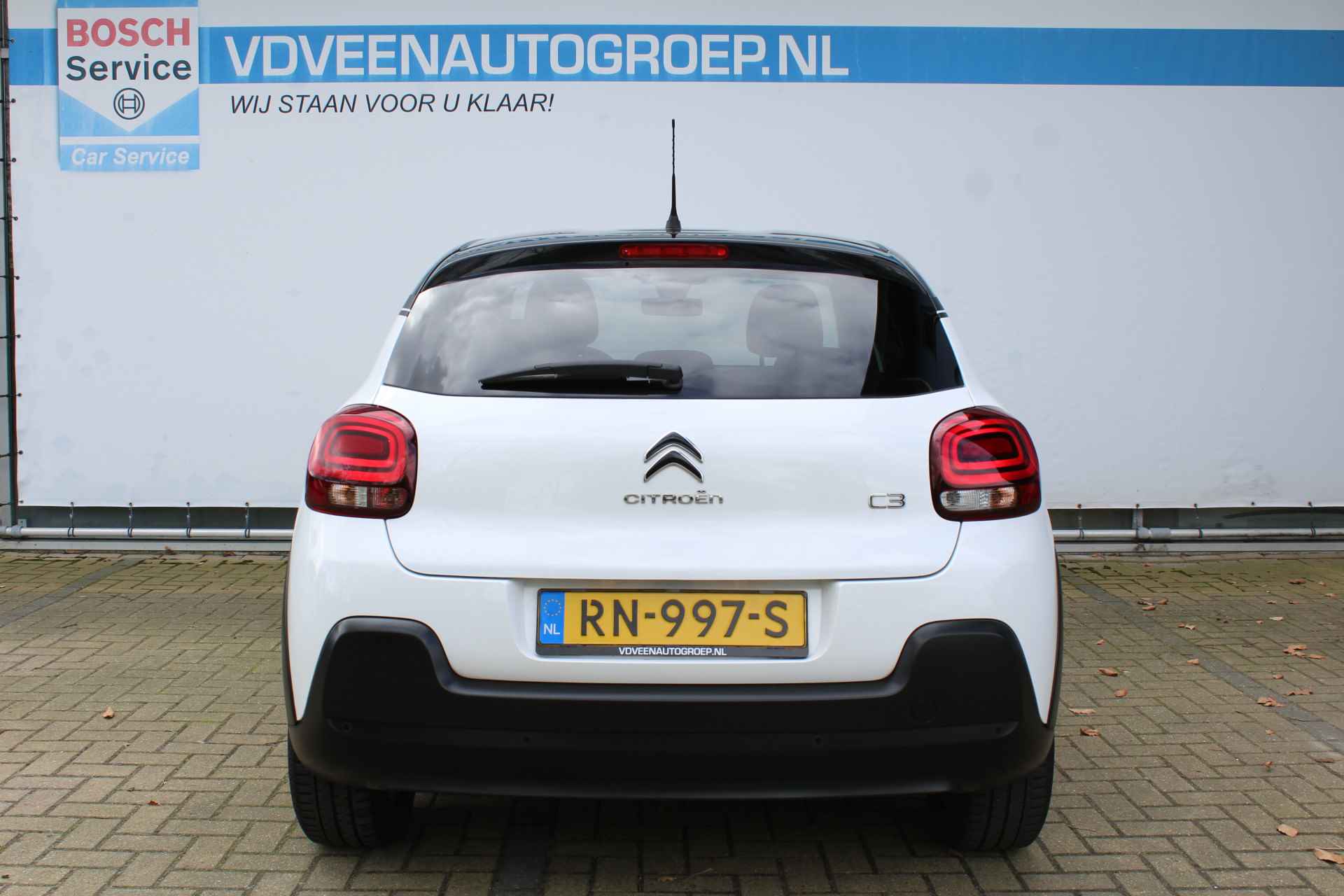 Citroën C3 1.2 PureTech Feel Edition | Incl. 1 jaar Garantie | 2e Eigenaar | Parkeersensoren achter | Cruise controle | Airco | Navigatie | Apple CarPlay/Android Auto | Lane assist | DAB | Multifunctioneel stuurwiel | Getinte ramen | Origineel NL auto | NAP | - 7/42