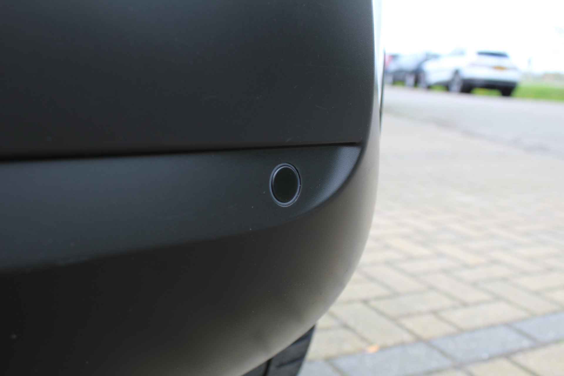 Citroën C3 1.2 PureTech Feel Edition | Incl. 1 jaar Garantie | 2e Eigenaar | Parkeersensoren achter | Cruise controle | Airco | Navigatie | Apple CarPlay/Android Auto | Lane assist | DAB | Multifunctioneel stuurwiel | Getinte ramen | Origineel NL auto | NAP | - 11/42