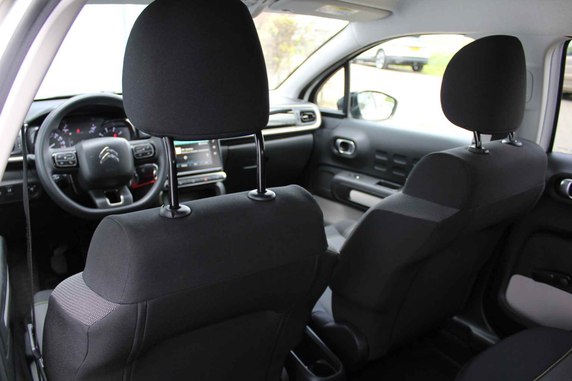Citroën C3 1.2 PureTech Feel Edition | Incl. 1 jaar Garantie | 2e Eigenaar | Parkeersensoren achter | Cruise controle | Airco | Navigatie | Apple CarPlay/Android Auto | Lane assist | DAB | Multifunctioneel stuurwiel | Getinte ramen | Origineel NL auto | NAP | - 19/42