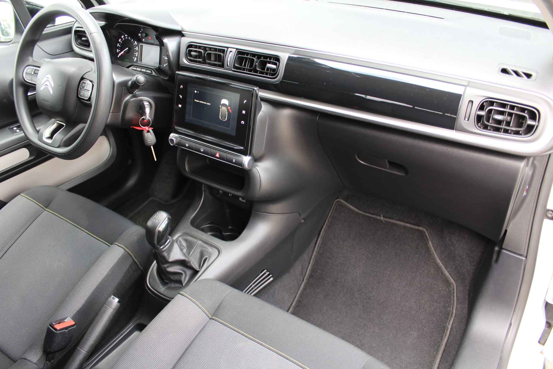Citroën C3 1.2 PureTech Feel Edition | Incl. 1 jaar Garantie | 2e Eigenaar | Parkeersensoren achter | Cruise controle | Airco | Navigatie | Apple CarPlay/Android Auto | Lane assist | DAB | Multifunctioneel stuurwiel | Getinte ramen | Origineel NL auto | NAP | - 26/42