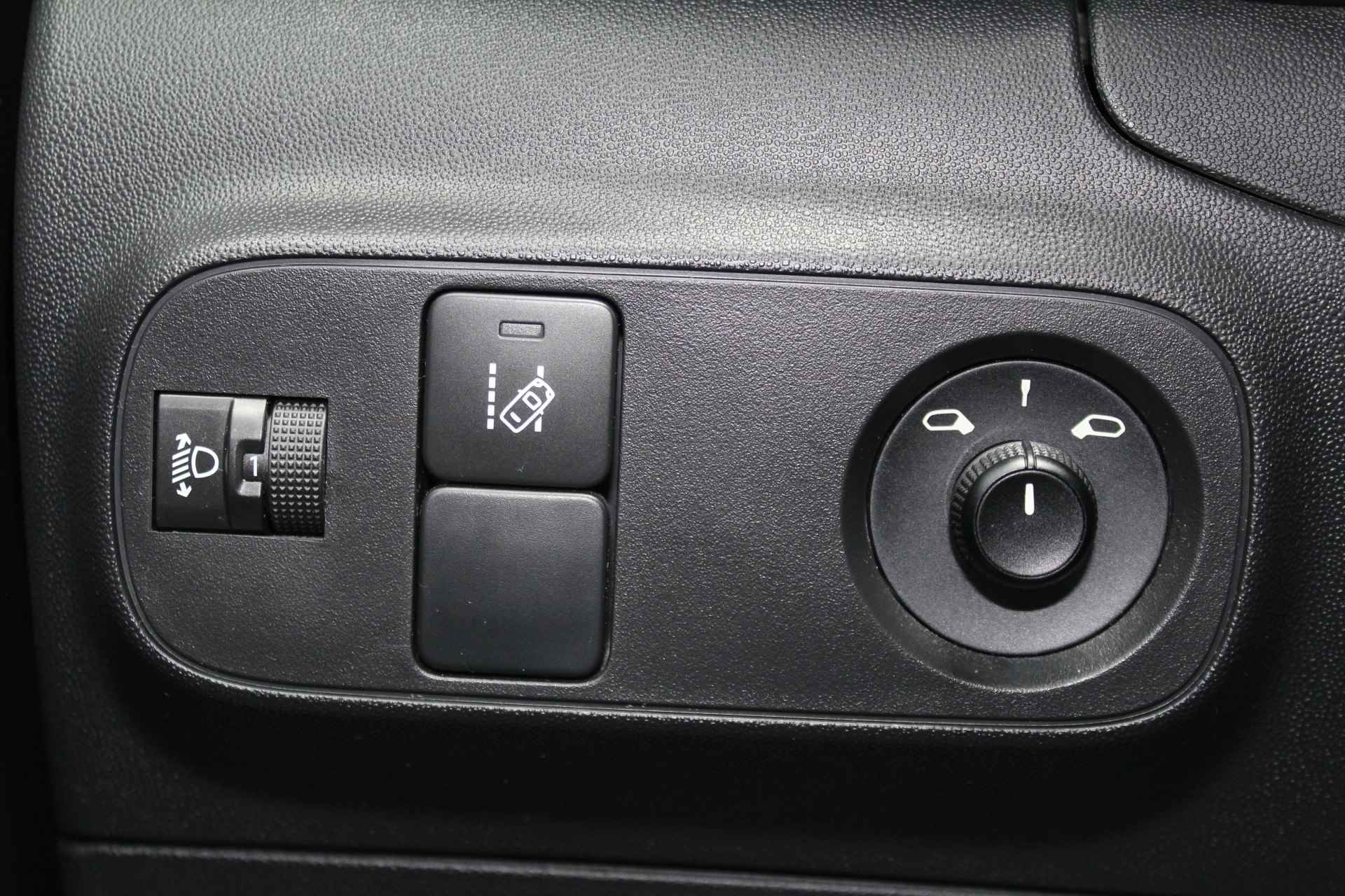 Citroën C3 1.2 PureTech Feel Edition | Incl. 1 jaar Garantie | 2e Eigenaar | Parkeersensoren achter | Cruise controle | Airco | Navigatie | Apple CarPlay/Android Auto | Lane assist | DAB | Multifunctioneel stuurwiel | Getinte ramen | Origineel NL auto | NAP | - 31/42