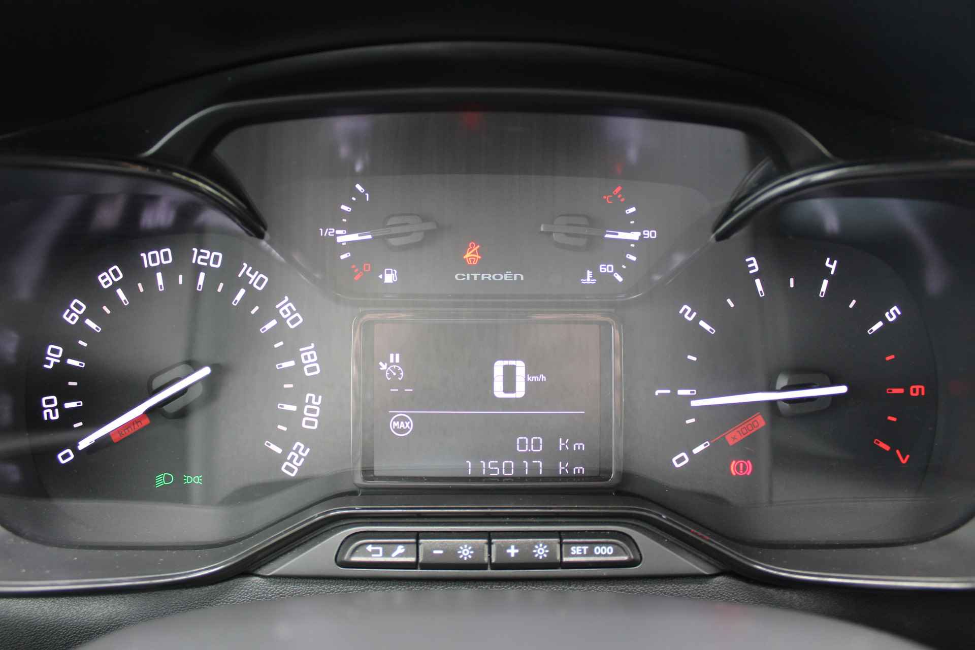 Citroën C3 1.2 PureTech Feel Edition | Incl. 1 jaar Garantie | 2e Eigenaar | Parkeersensoren achter | Cruise controle | Airco | Navigatie | Apple CarPlay/Android Auto | Lane assist | DAB | Multifunctioneel stuurwiel | Getinte ramen | Origineel NL auto | NAP | - 32/42